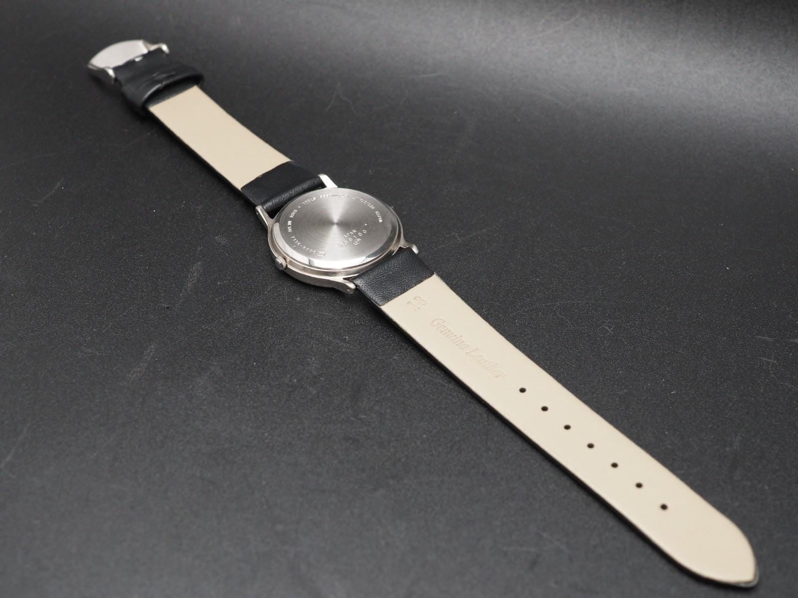 Vintage Seiko Alba Disney Mickey Mouse Y136-6E50 33mm Qz Mens Watch JAPAN