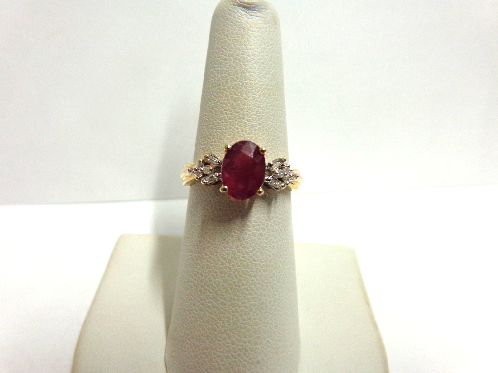 10kt yellow gold ruby/diamond ring sz 7 wgt 2.4 grams tcw 1.12 solitaire/accents