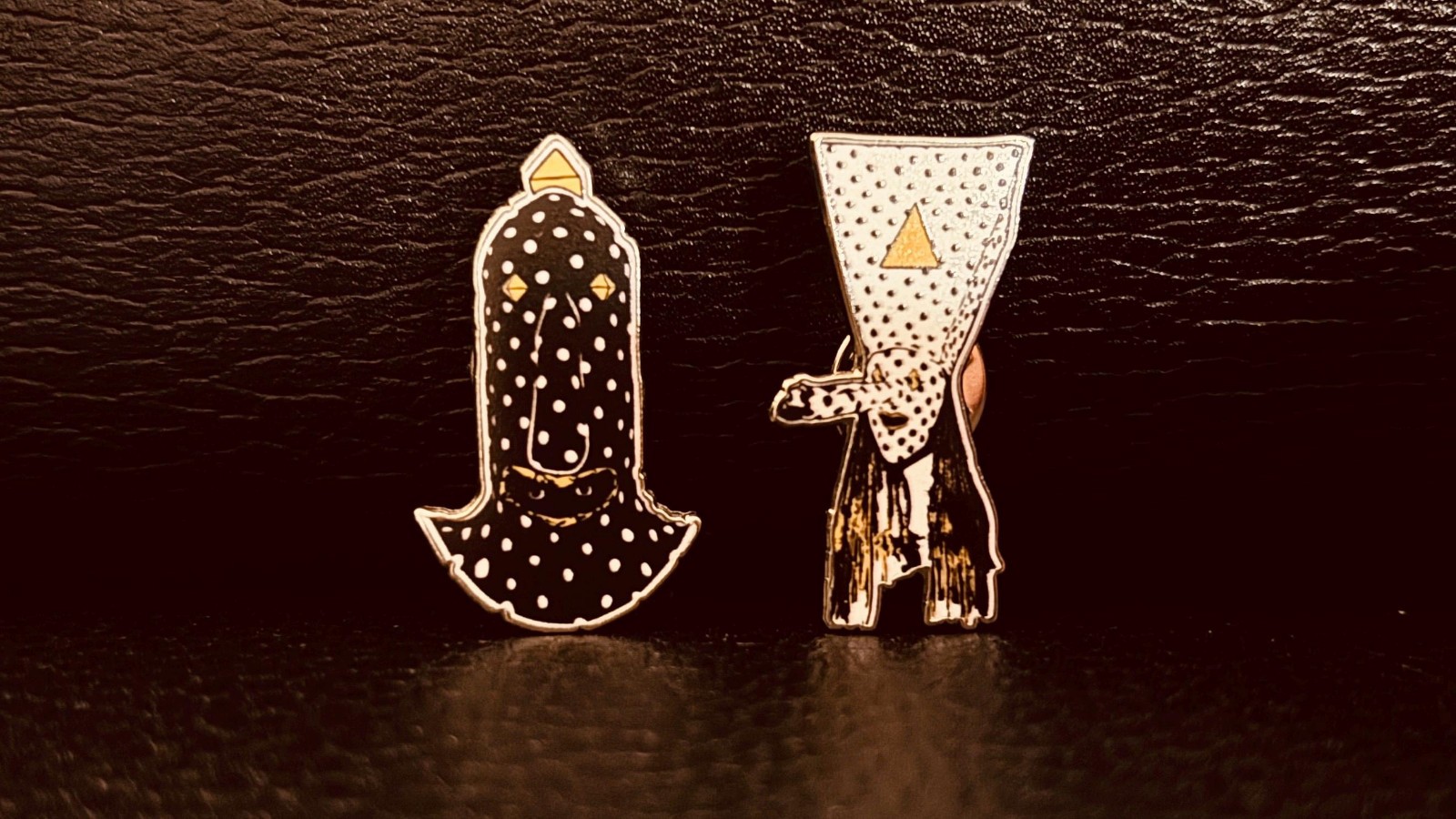Angine de Poitrine Khn and Klek Set of Two (2) Enamel Pins – 1.25″ tall
