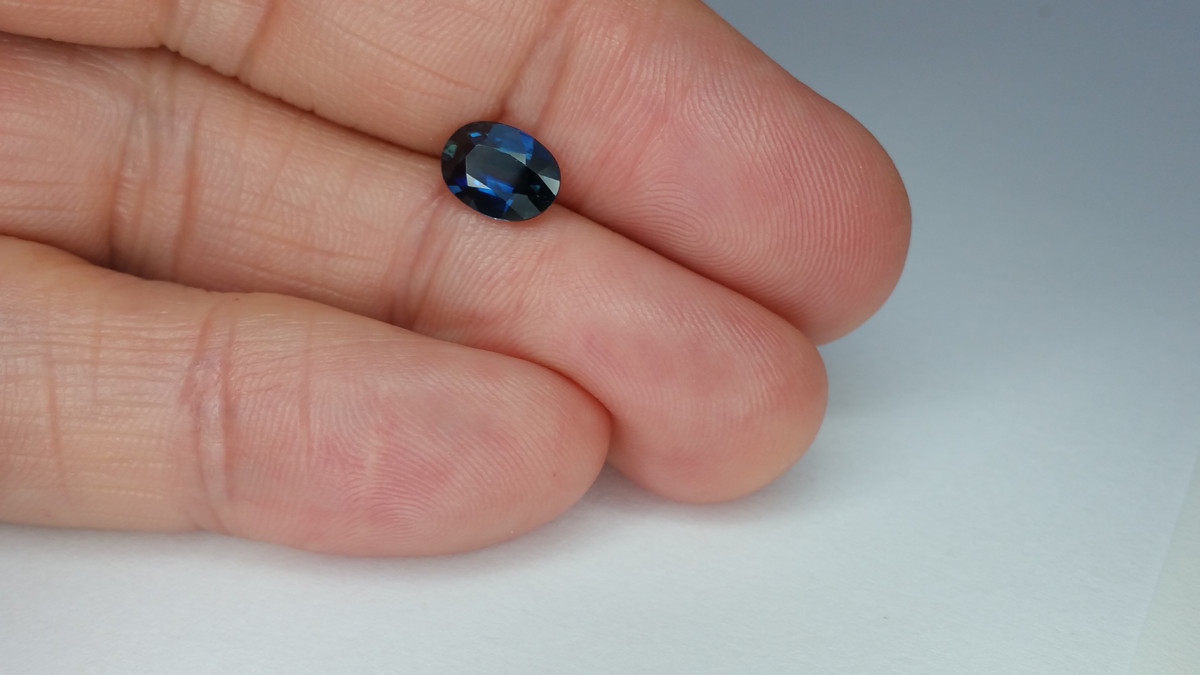 Sapphire Remarkable GIA Certified 1.38ct 8x6mm Oval