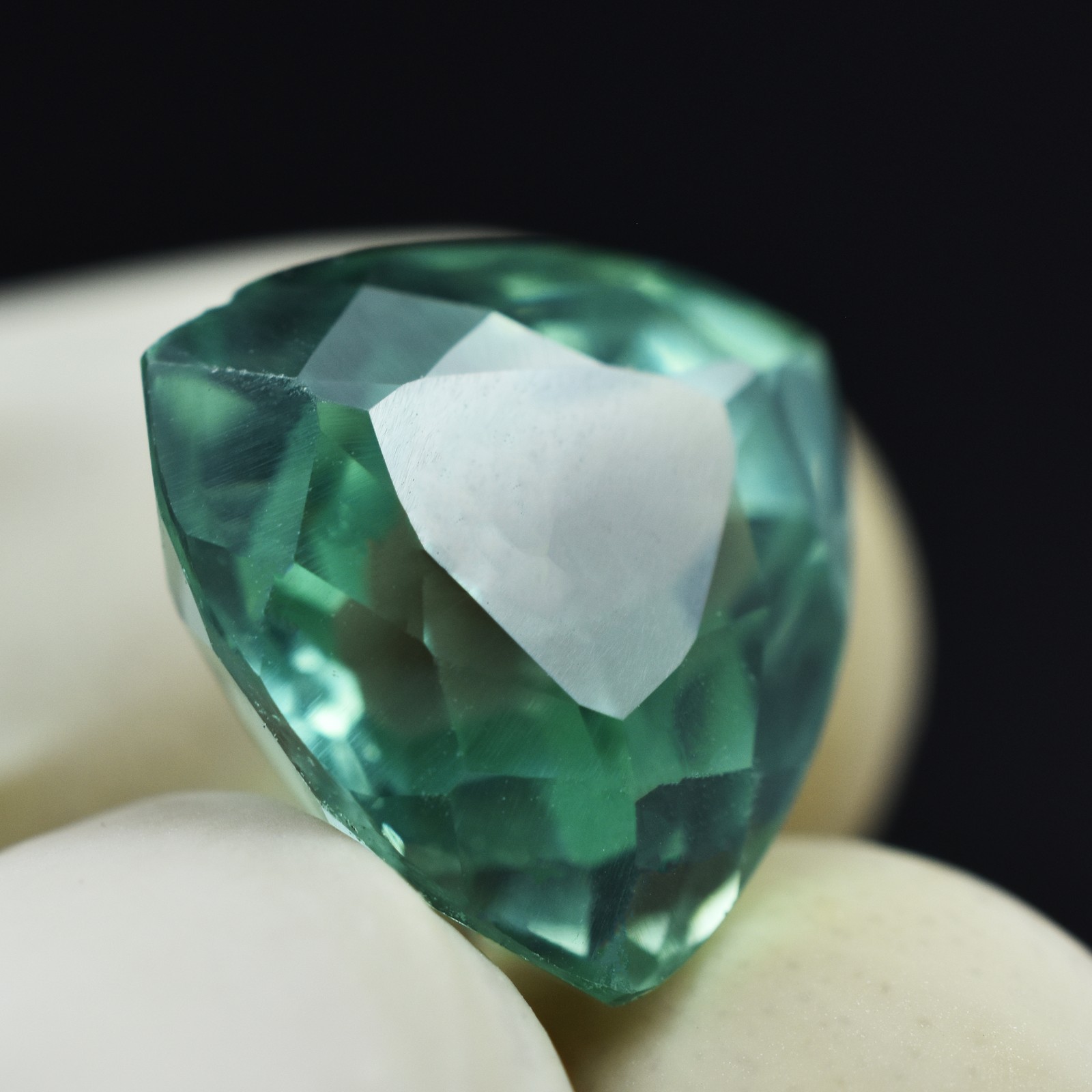Natural Bluish Green Sapphire Trillion Cut 22.65 Ct Loose Gemstone CERTIFIED