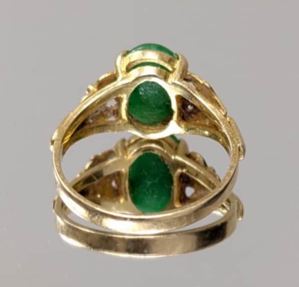 Vintage 18K Yellow Gold Jadeite Ring – Chinese Hallmark mid 20th Century