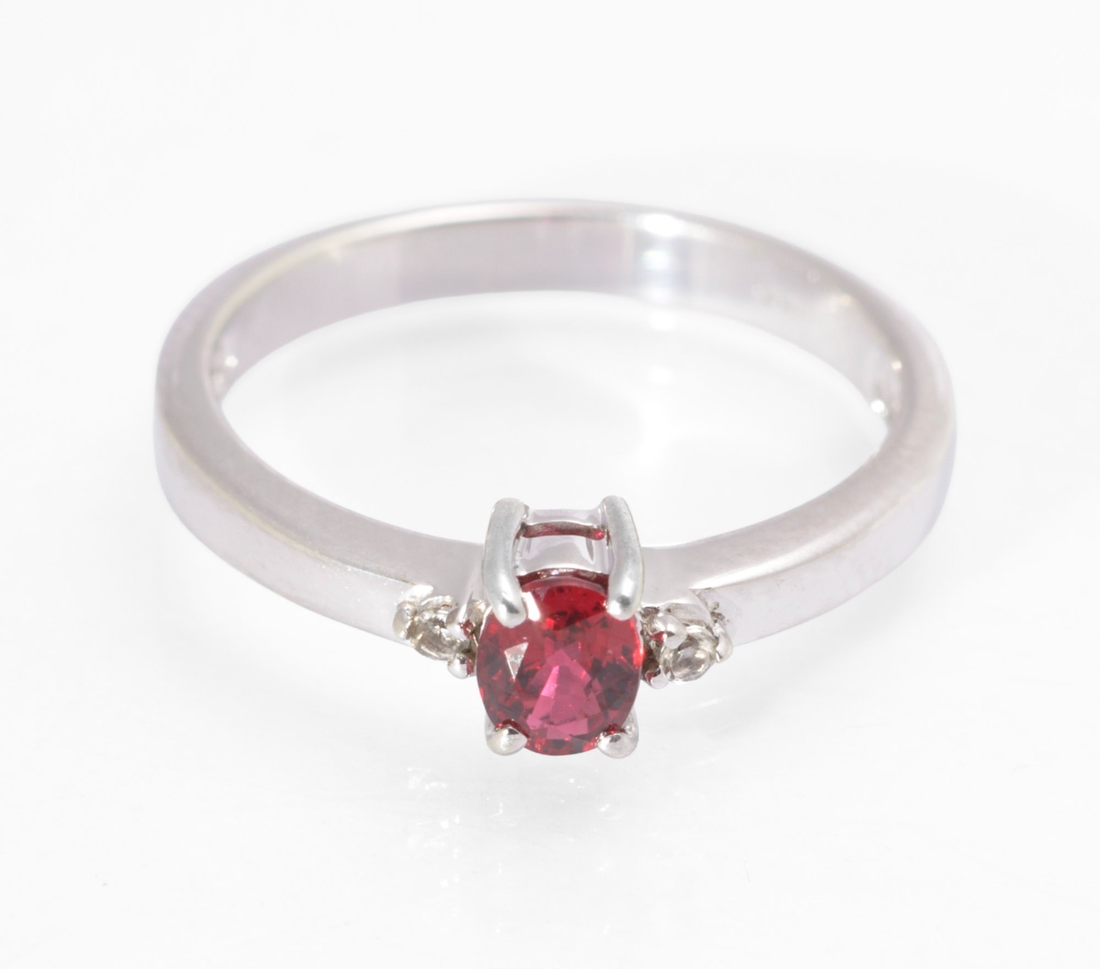 9ct White Gold Ring – Lab Created Ruby / White Topaz – Size N – Hallmarked 2007
