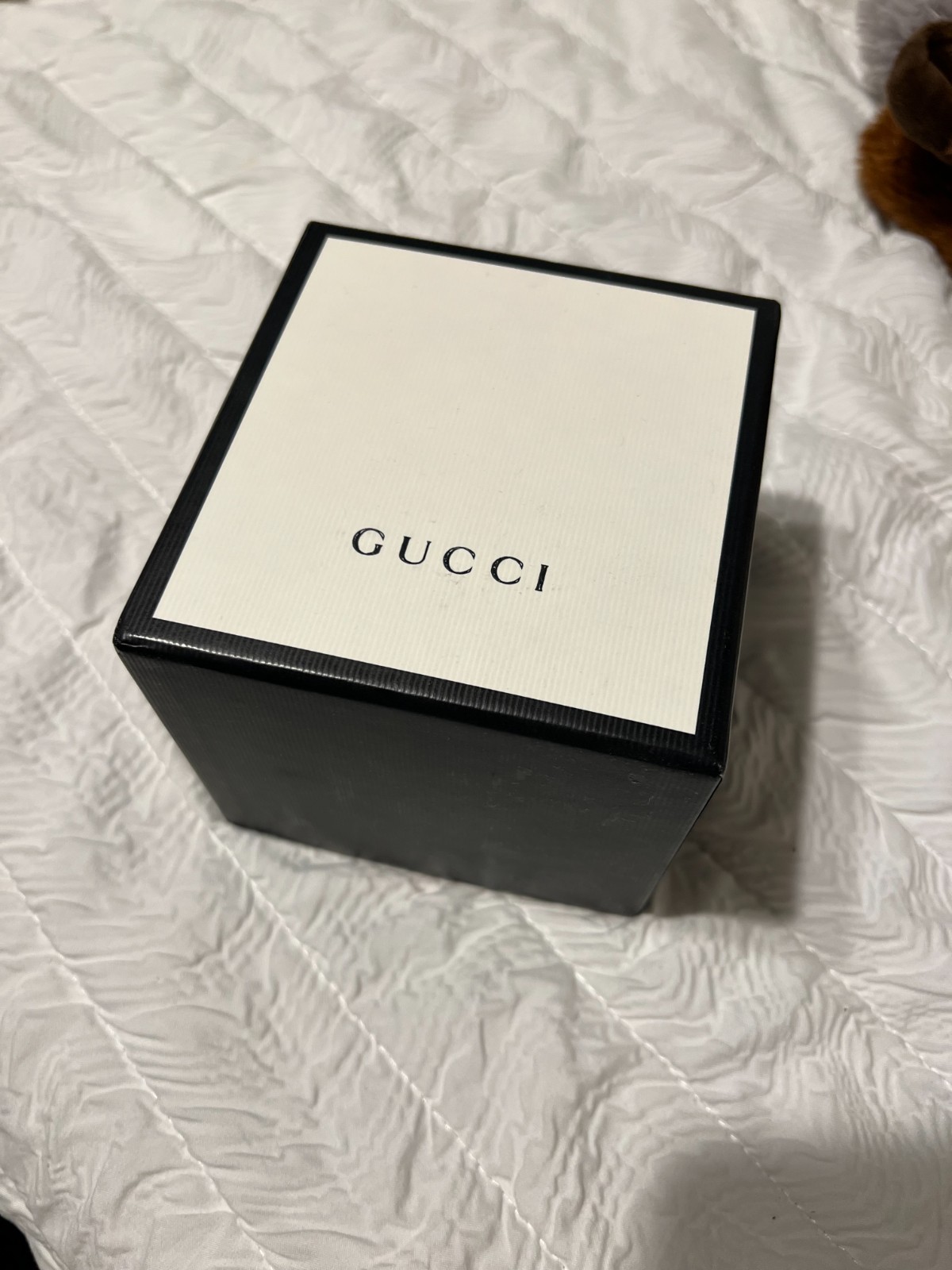 Gucci G-Frame YA128533 Women’s Watch Fuchsia MOP Dial New Box Tag Warranty