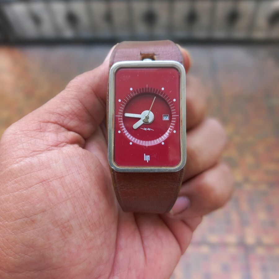RARE LIP “Fridge” Red Burgundy Roger Tallon Design Quartz Swiss Vintage Watch