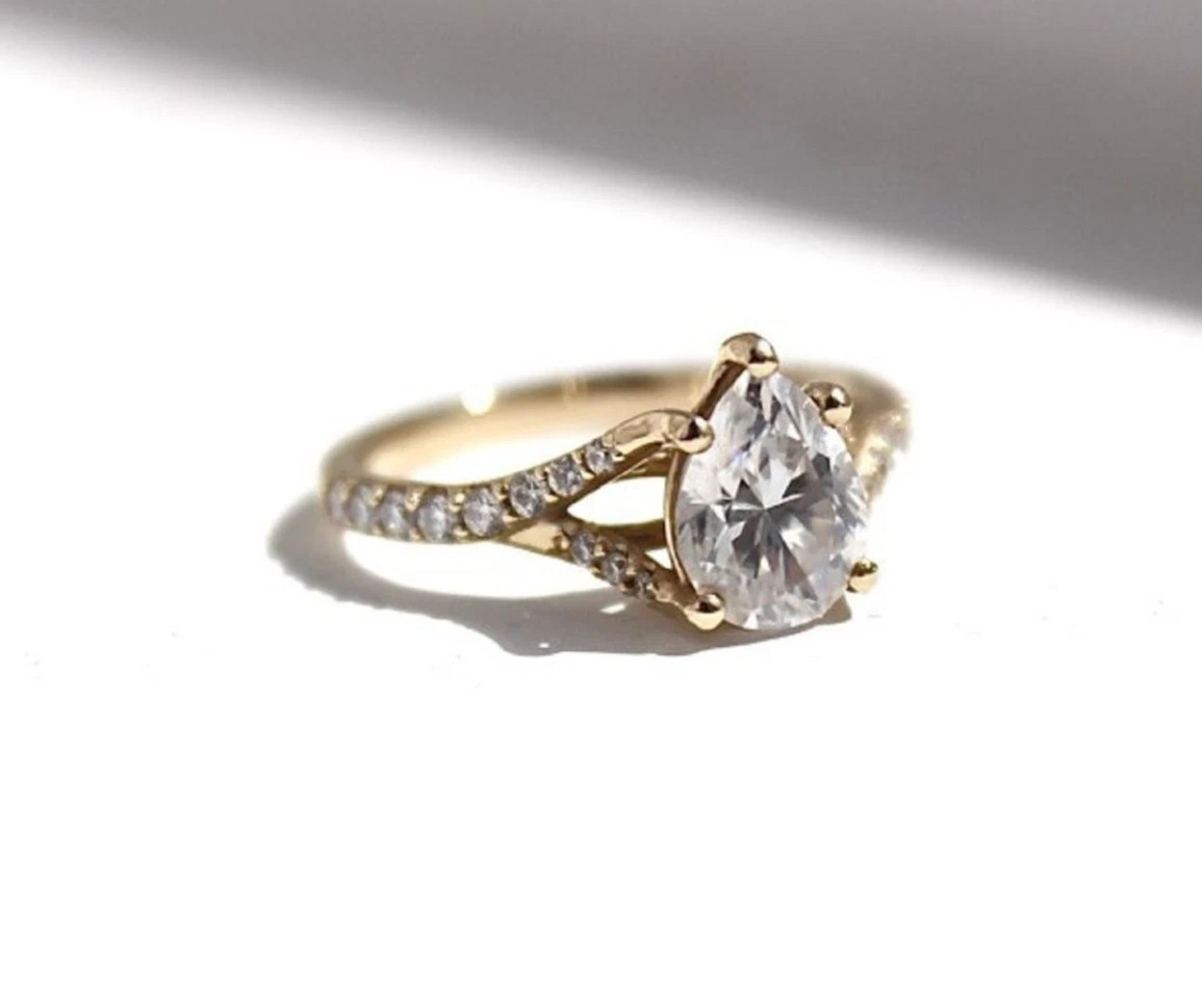 Sparkling 1.25CT Pear Cut White Moissanite With 10K Yellow Gold Ring For WomenFN
