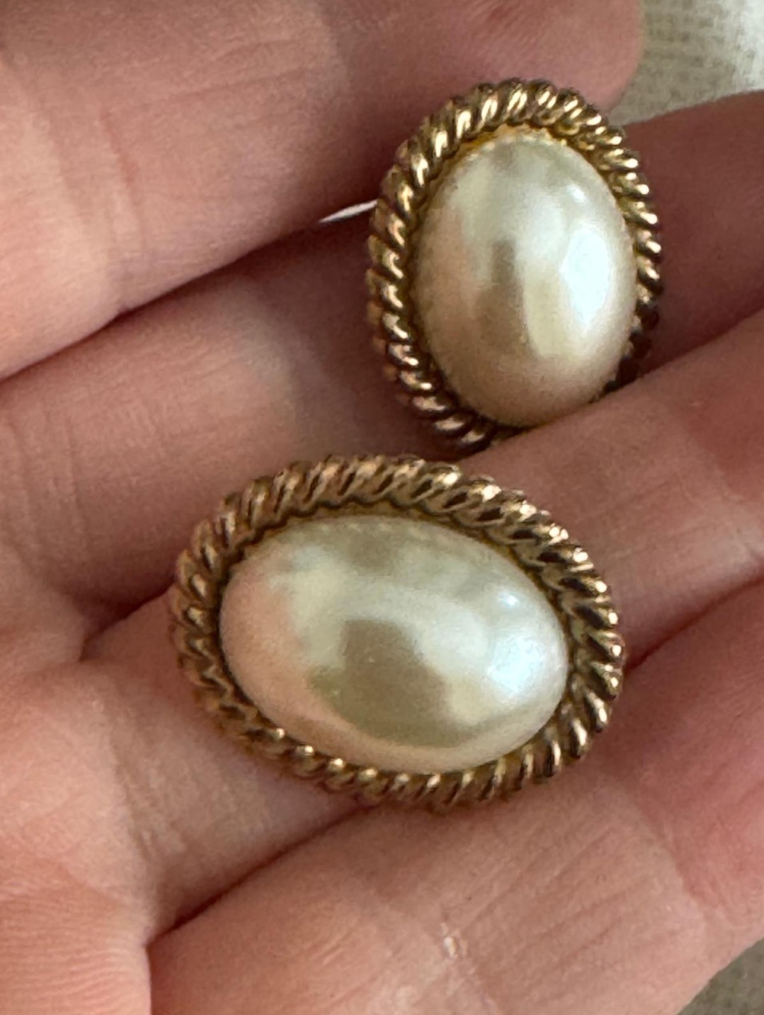 9CT SOLID GOLD PEARL EARRINGS VINTAGE BEAUTIFUL 375, 3.6 GRAMS