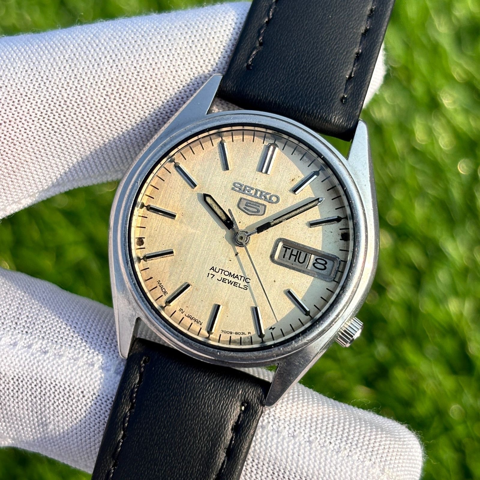 Vintage Seiko 5 White Silver Dial Automatic Japan Made Men’s Watch 7009-6001
