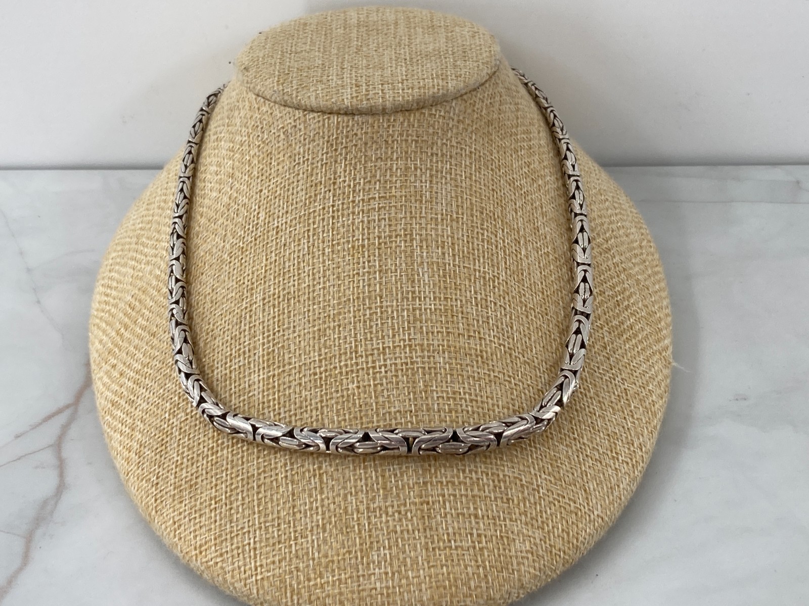 Suarti BA Graduated Byzantine Snake Chain Sterling Silver Heart Hook Necklace