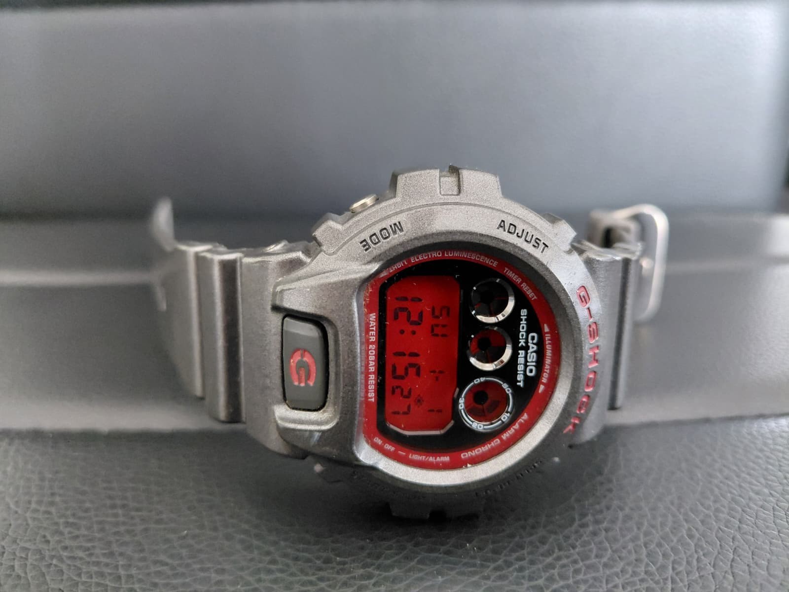 Casio G-Shock DW-6900SB-8JF Metallic Gray Red Digital Watch 1289