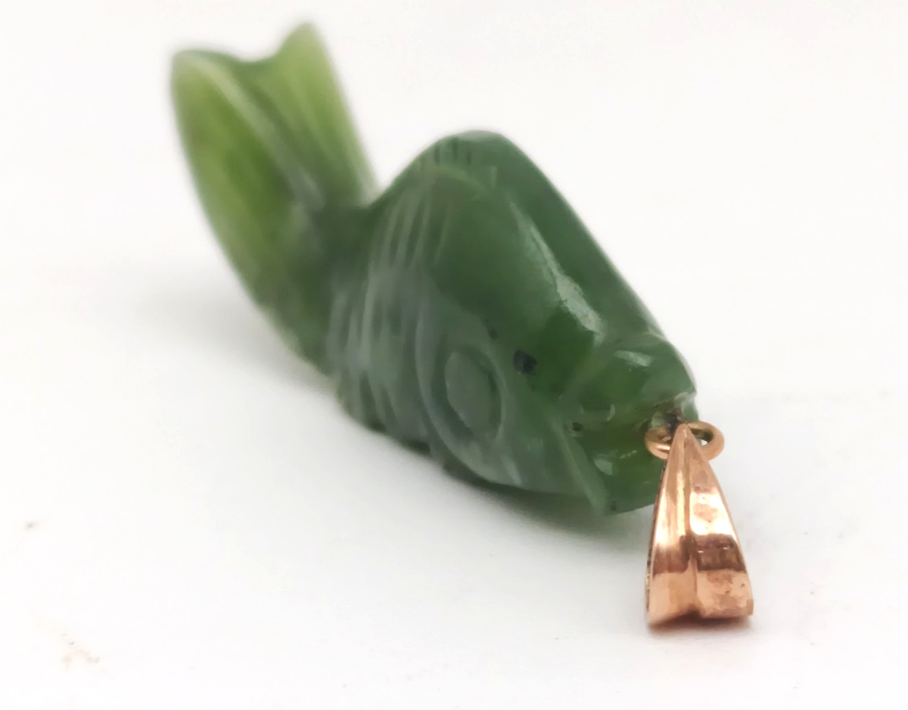 Vintage 18k Yellow Gold Pendant – Green Jadeite Hand Carved Koi Fish Hong Kong