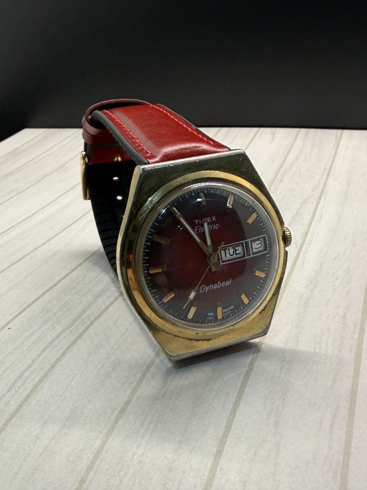 Vintage Timex Electric Dynabeat Mens Watch Burgundy Day Date Dial England