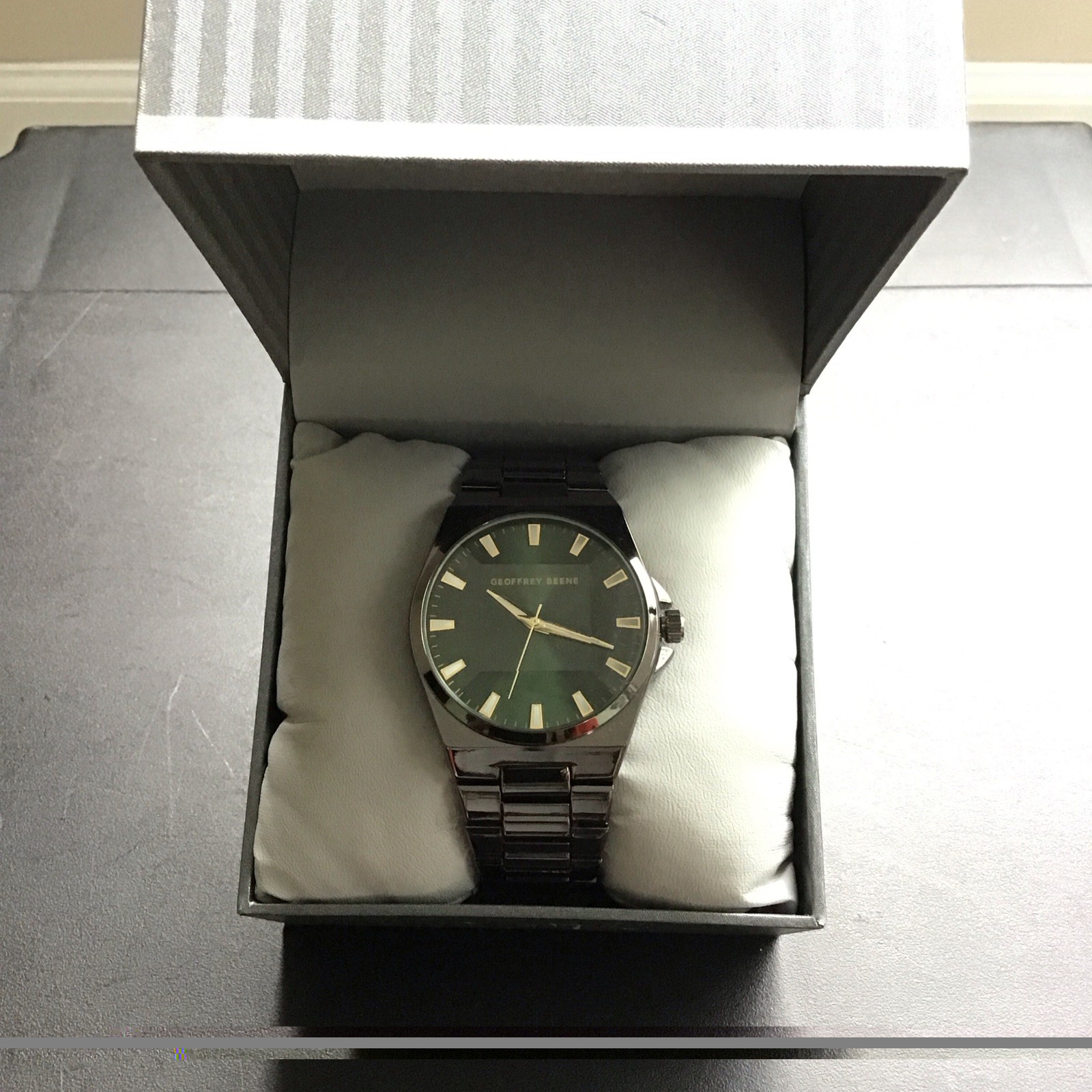 Geoffrey Beene GB8224GU Men’s Green Dial Quartz Stainless Bracelet Watch New