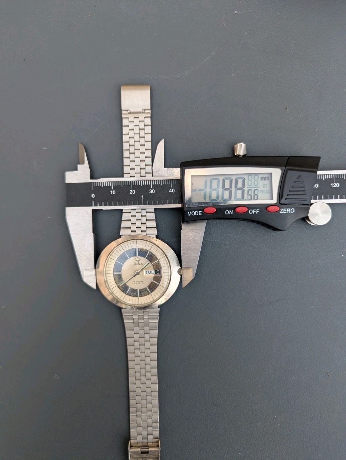 Vintage Water Cosmo Dynamic 25 Heel Automatic Watch (Runs)