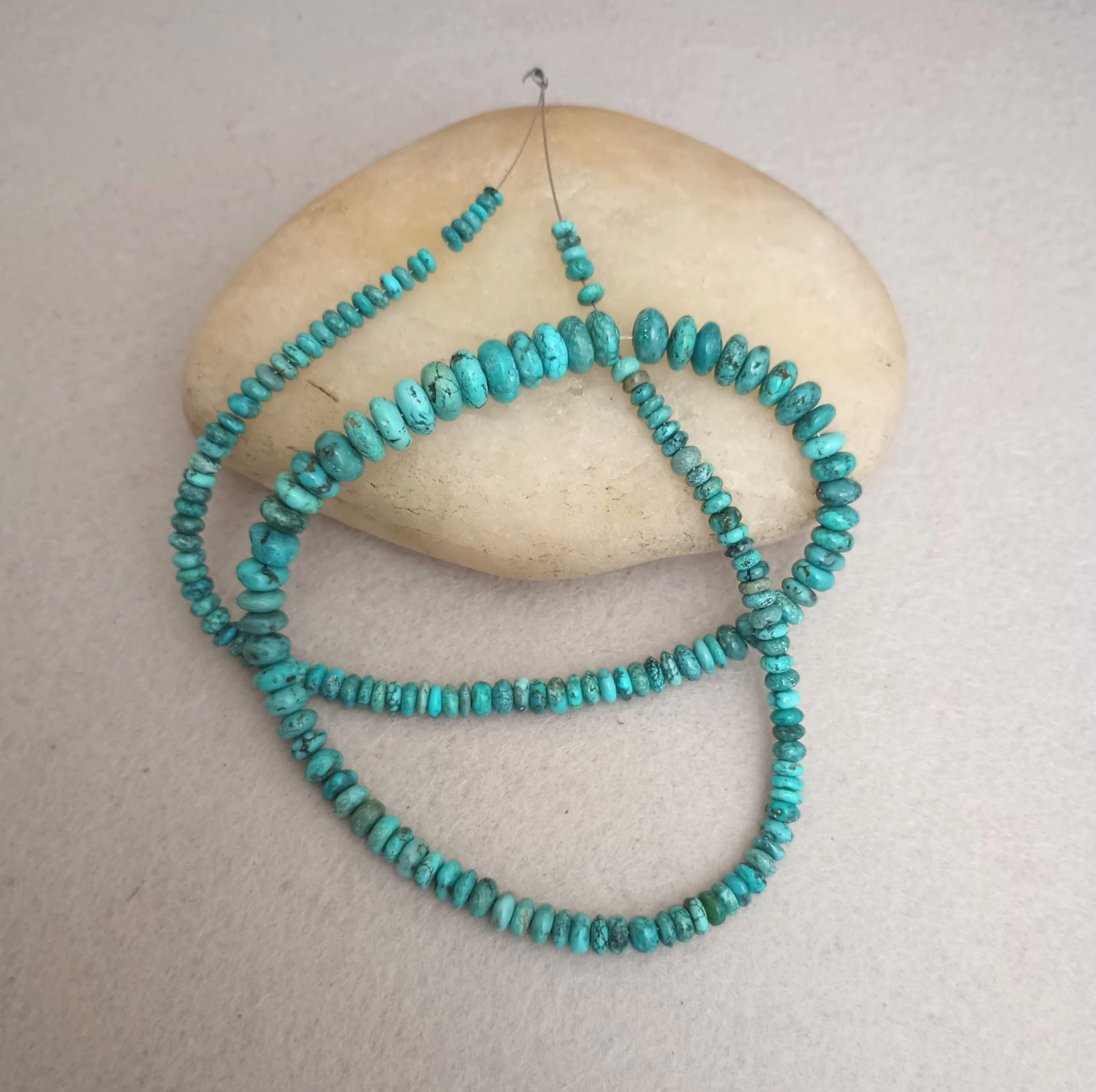 OLD STOCK, HI-GRADE HUBEI TURQUOISE 3-8MM RONDELLE BEADS – 17.75″ – 3206E