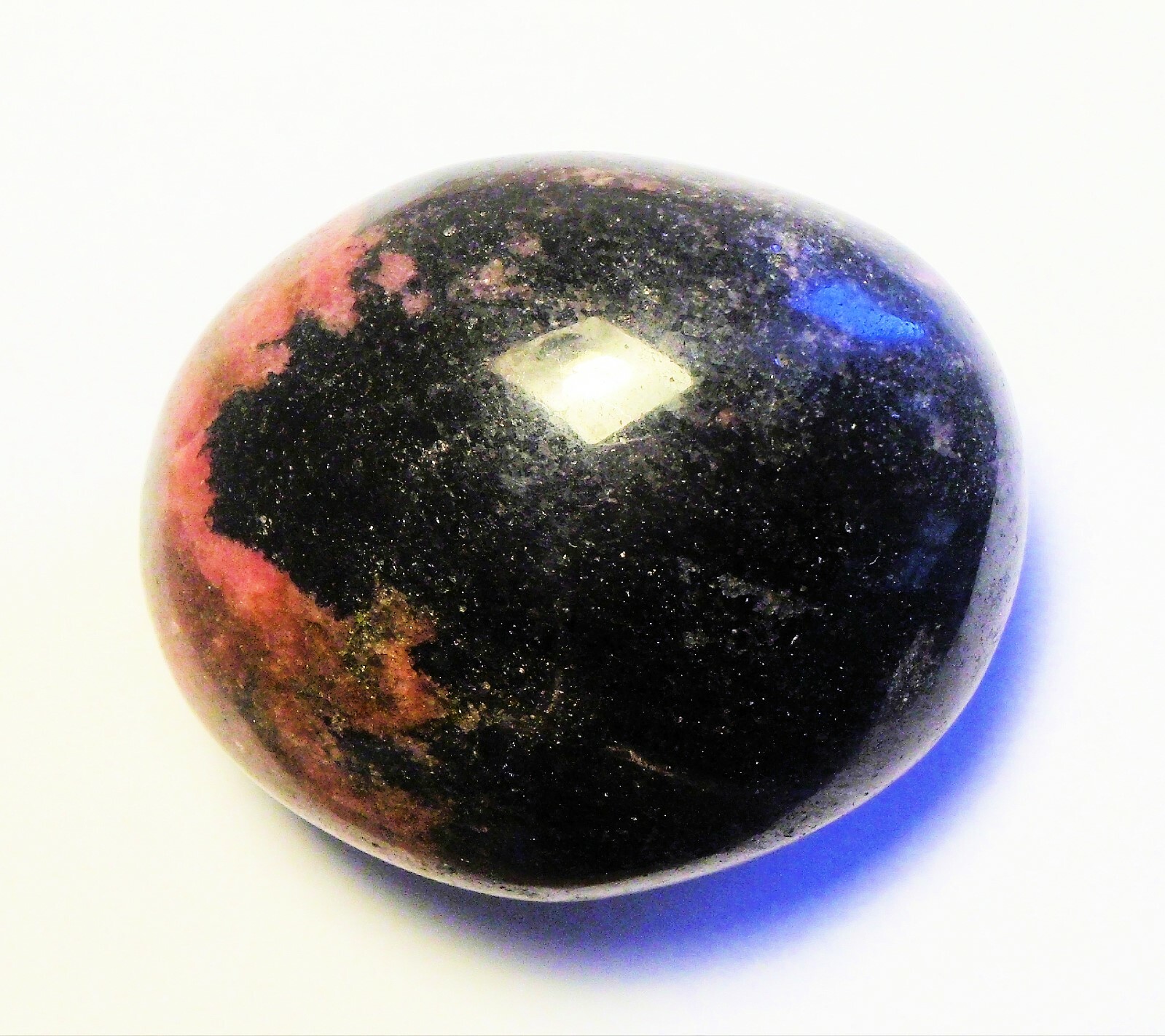 687 cts POLISHED RHODONITE PALM STONE 53 x 44 x 30mm MADAGASCAR # 6
