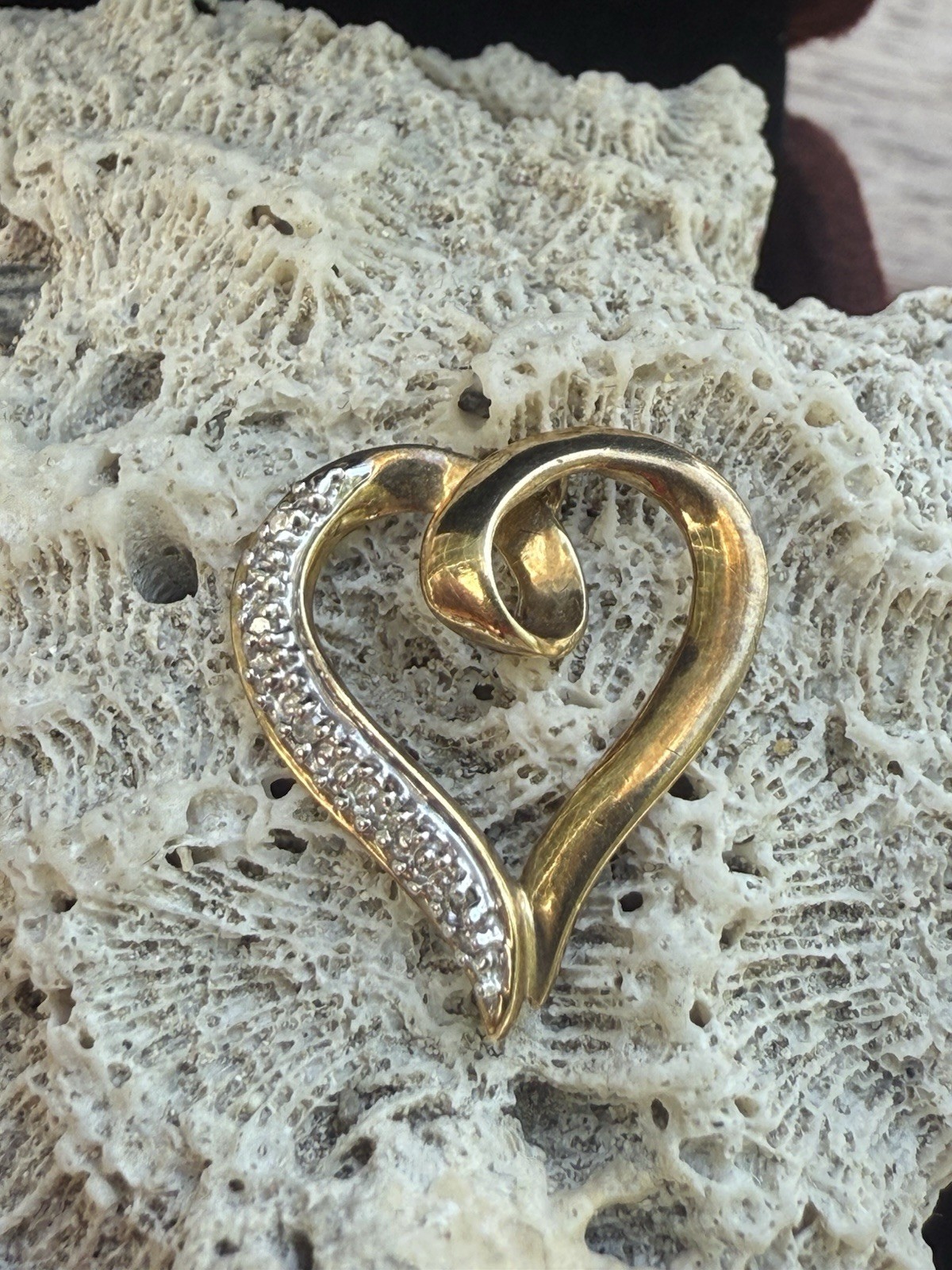 10K Solid Yellow and White Gold Heart Pendant Diamond Chip 1.1 Gram