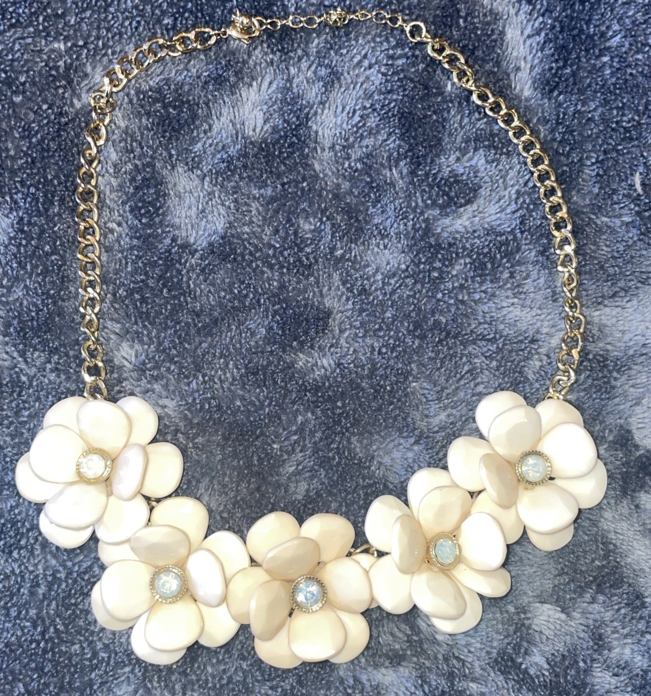 Flower Necklace Off White/ Craam Color With Ckear Stones Pre owned