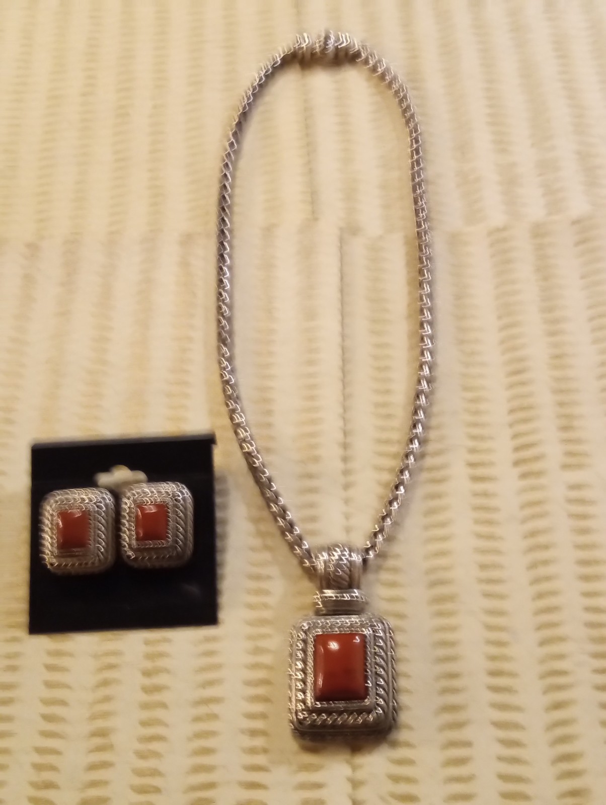 STEPHAN & CO. 18″ SILVERTONE NECKLACE W/ COPPER STONE & MATCHING PIERCED EARRING