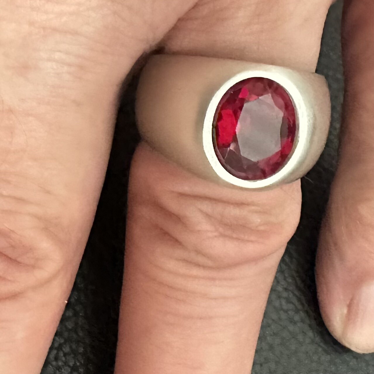 MJG STERLING SILVER RING. HEAVY. 12 x 10mm OVAL LAB CREATED GARNET. SZ 9.5