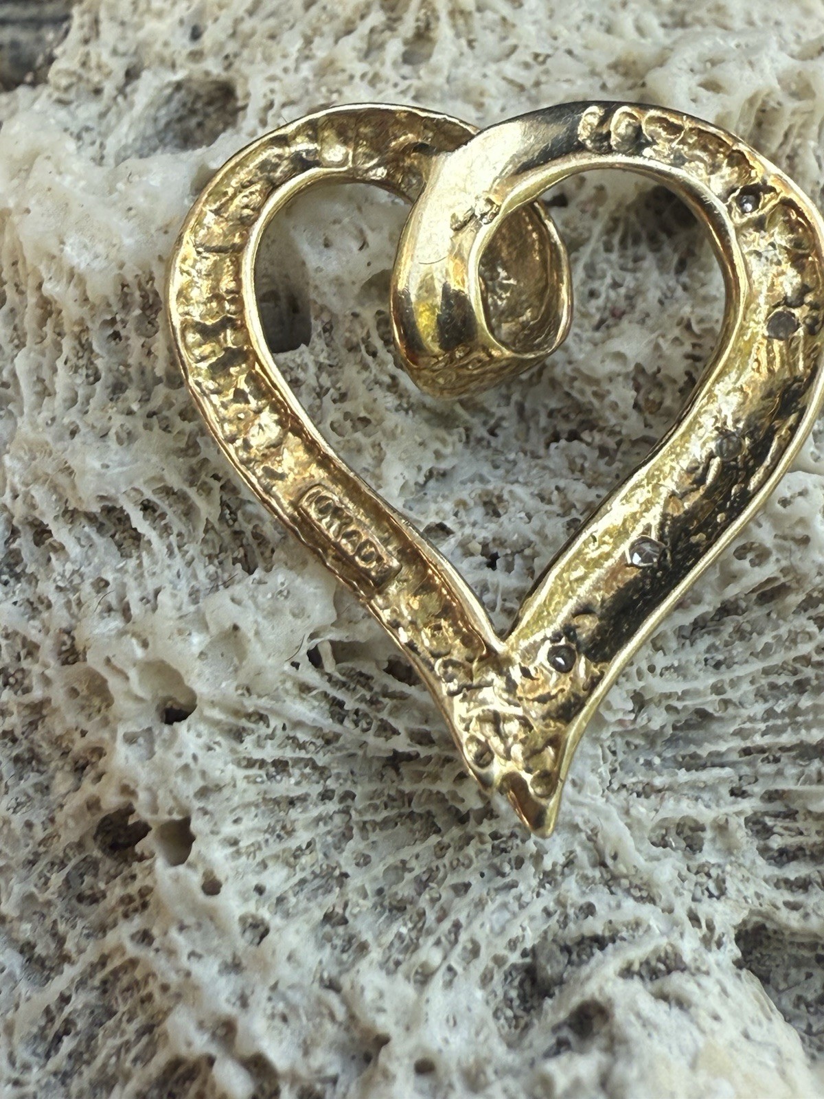 10K Solid Yellow and White Gold Heart Pendant Diamond Chip 1.1 Gram