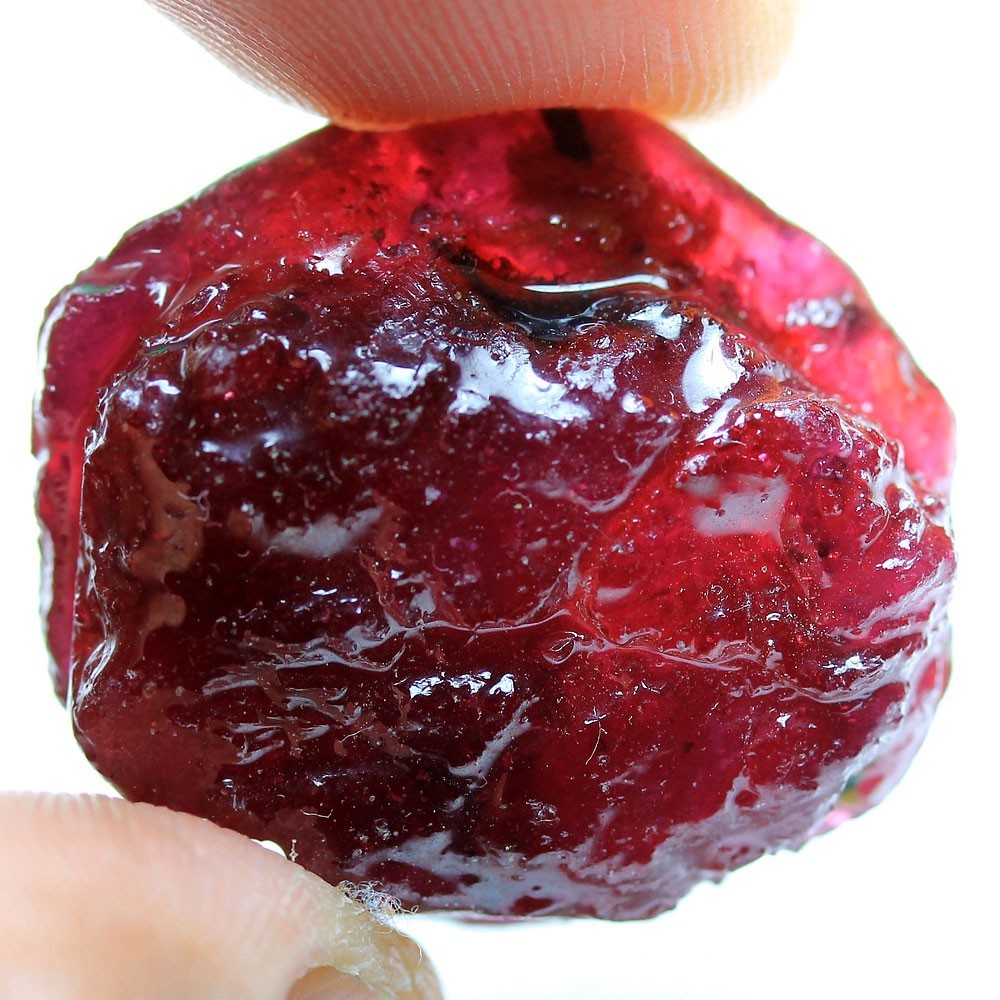 83.59 CT. BLOOD RED RUBY ROUGH 27X24X12 MM. NATURAL GEMSTONE AFRICA