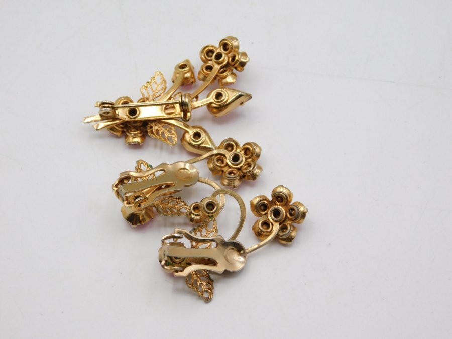 A336-VINTAGE CLIP EARRINGS/PIN~GOLD TONE/PINK STONES~FLORAL~NICE!