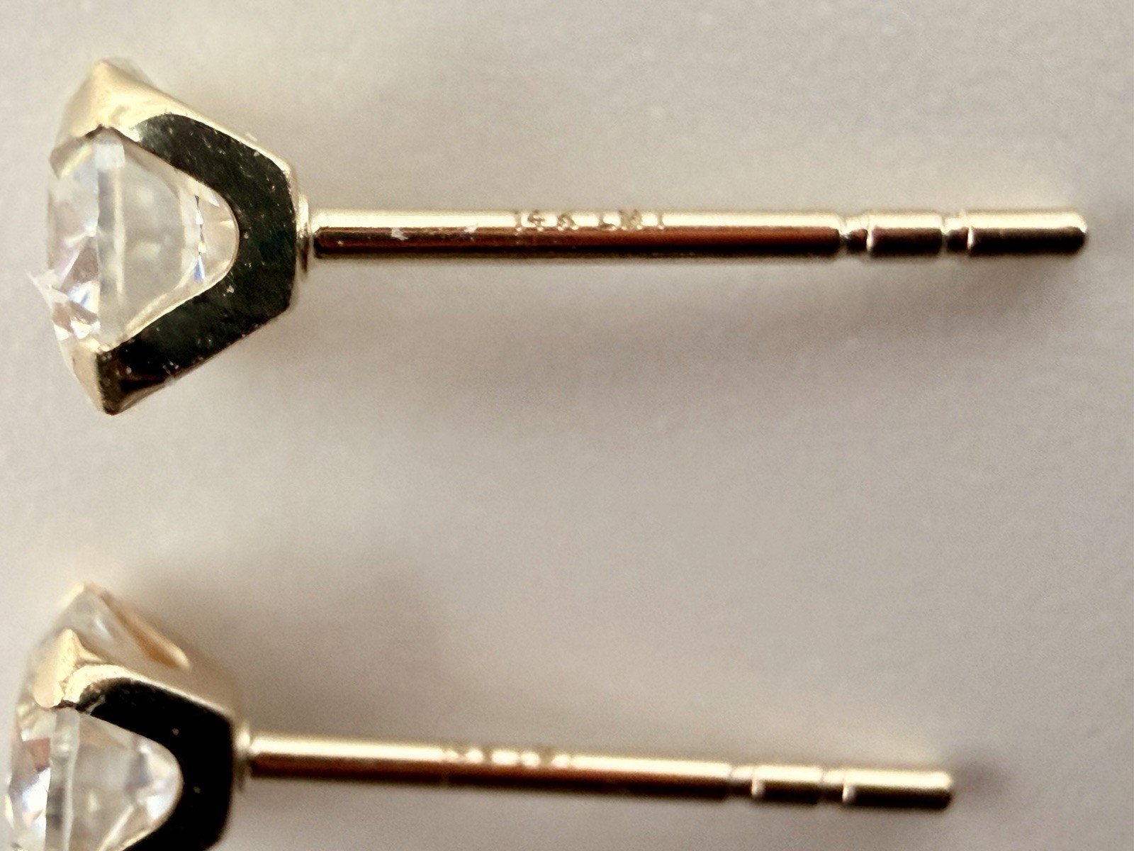 14k Yello Gold Moissanite Stud 0.47 CT 0.23g