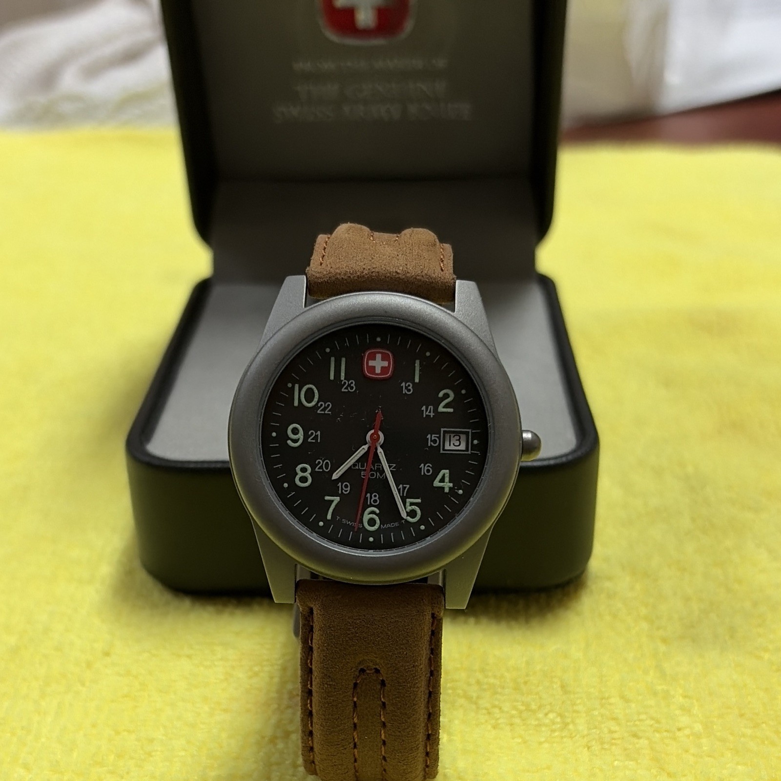 NOS! Wenger Marlboro Unlimited SAK Design Quartz Analog Date WR 50m Leather Box