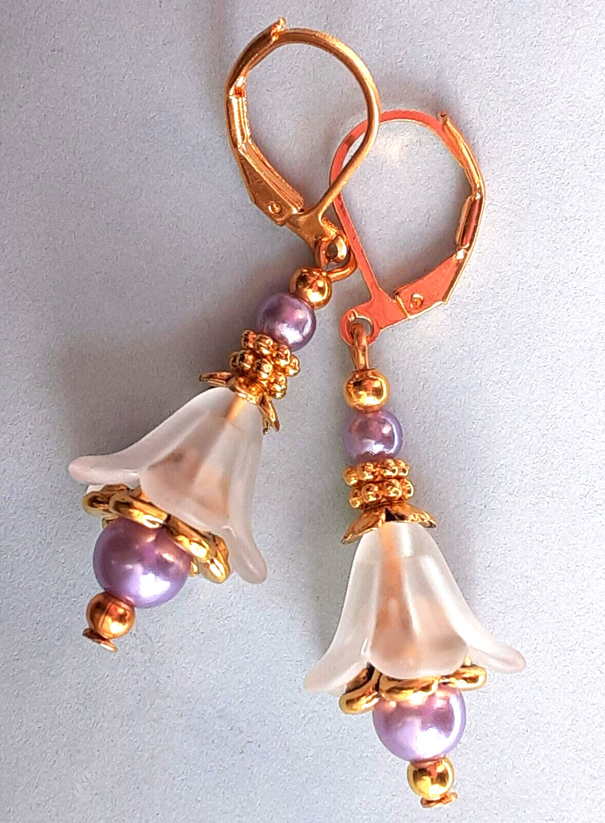 WHITE FLOWER Acrylic LAVENDER Glass Pearl earring GP LEVER BACK XX