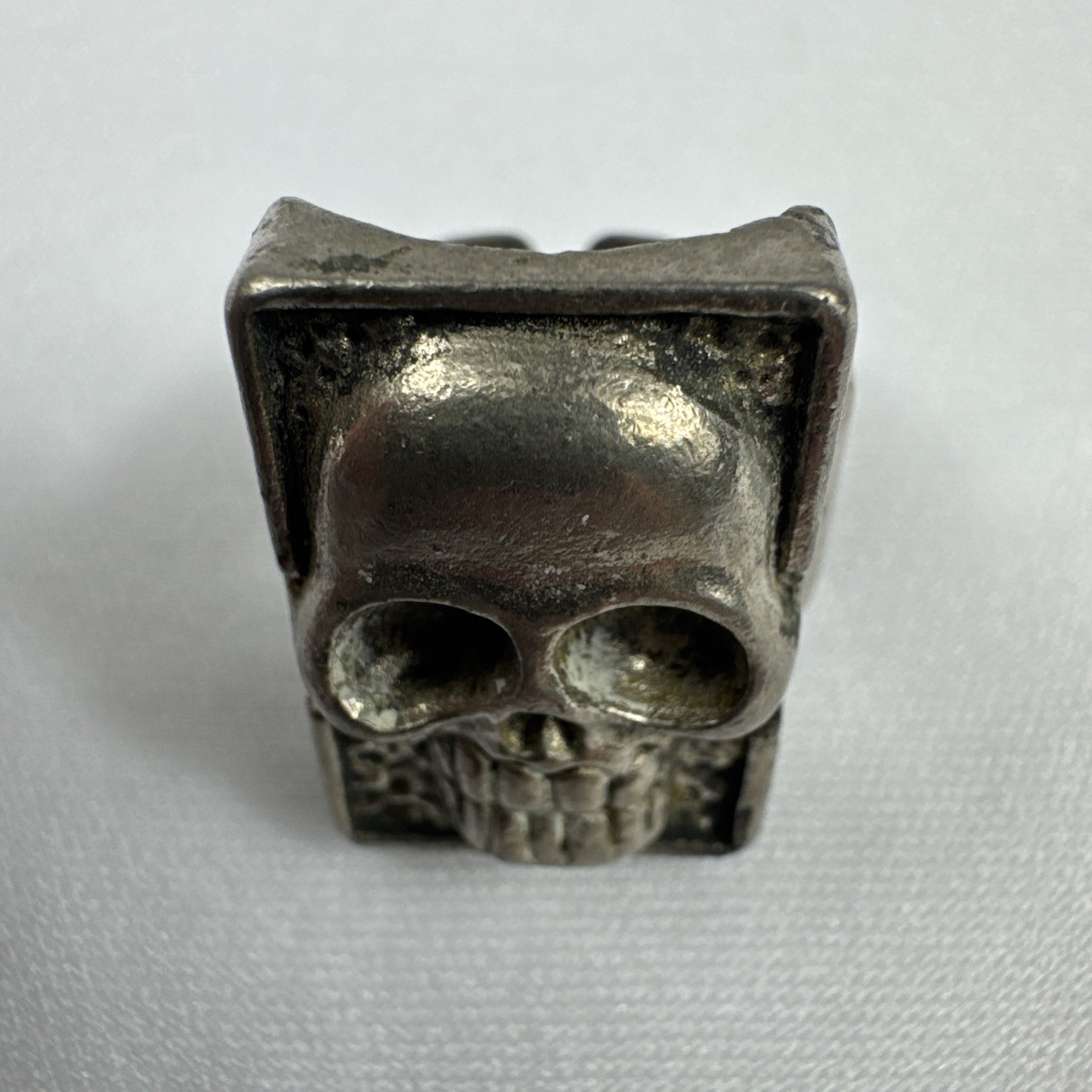 Memento Mori Skull Ring Amulet – Protecting Against Death Silver Accents