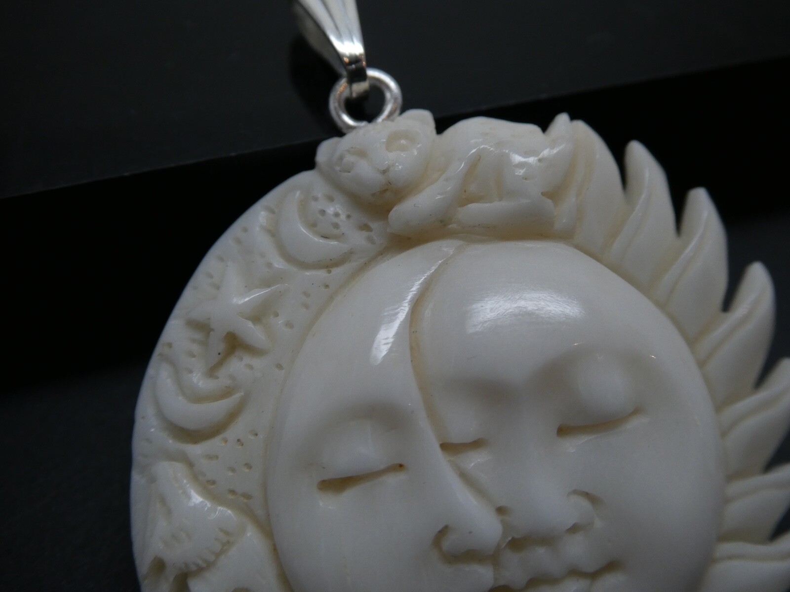 Moon Sun Stars Wolf Cat Lucky Totem Water Buffalo Bone 35mm Round Pendant Amulet