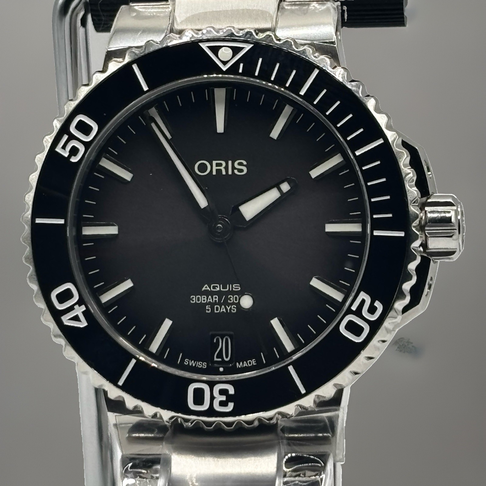 BNIB Oris Aquis Anthracite Men’s Watch – 01 400 7769 4154 41.5 mm