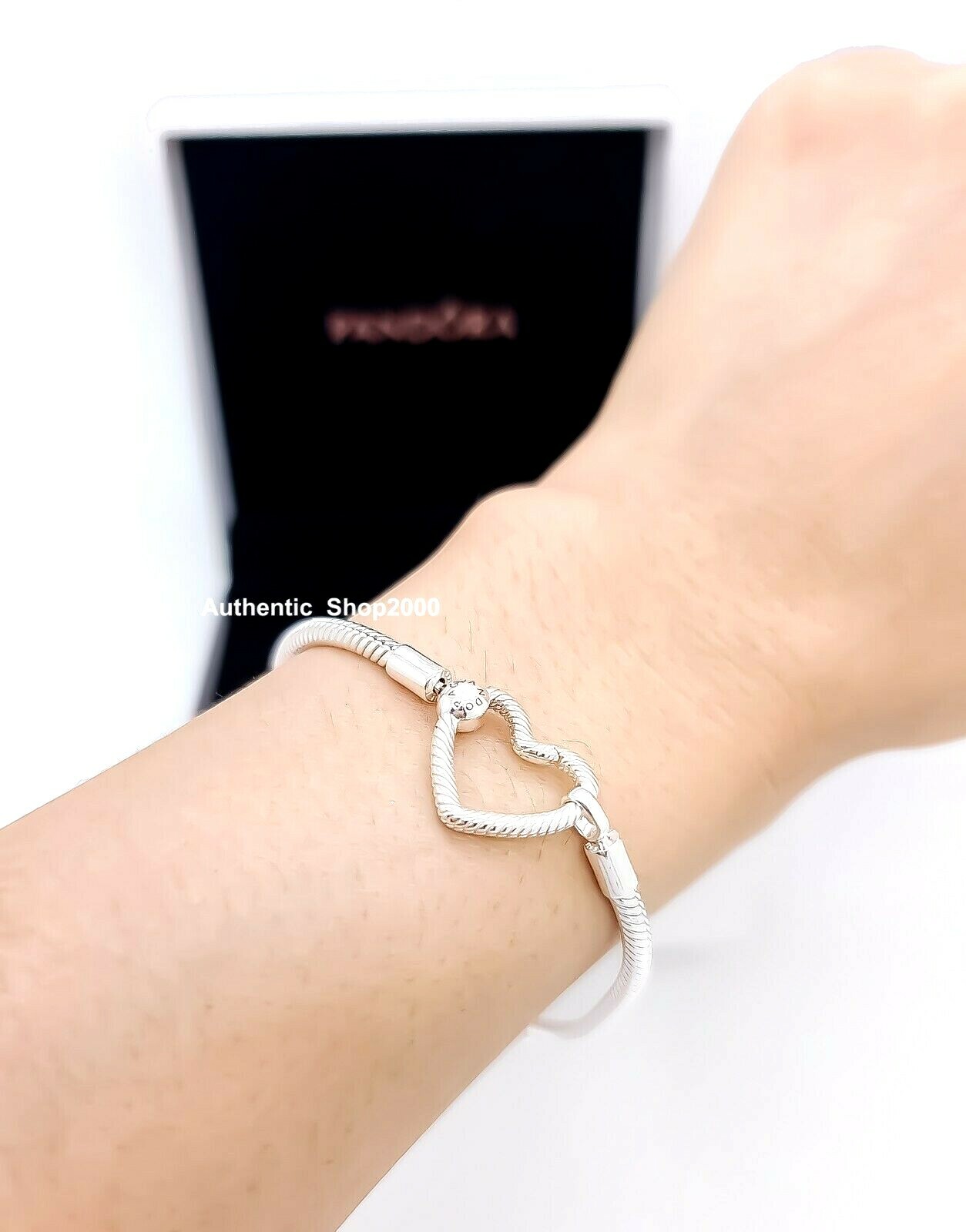 NEW 100% Authentic PANDORA Moments Heart Closure Snake Chain Bracelet 599539C00
