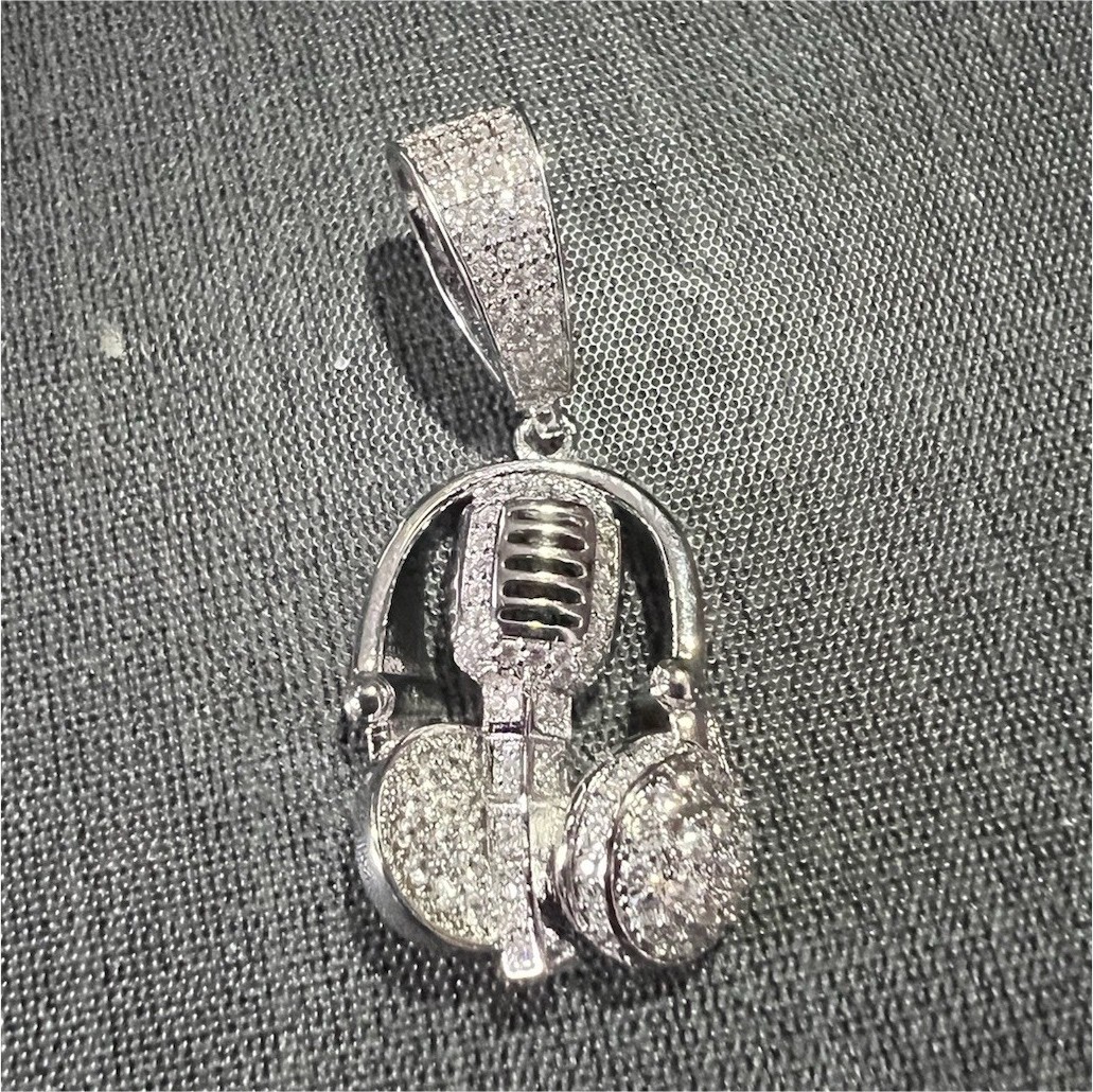 925 silver plated over stainless steel with 5A CZ iced out Headphones pendant