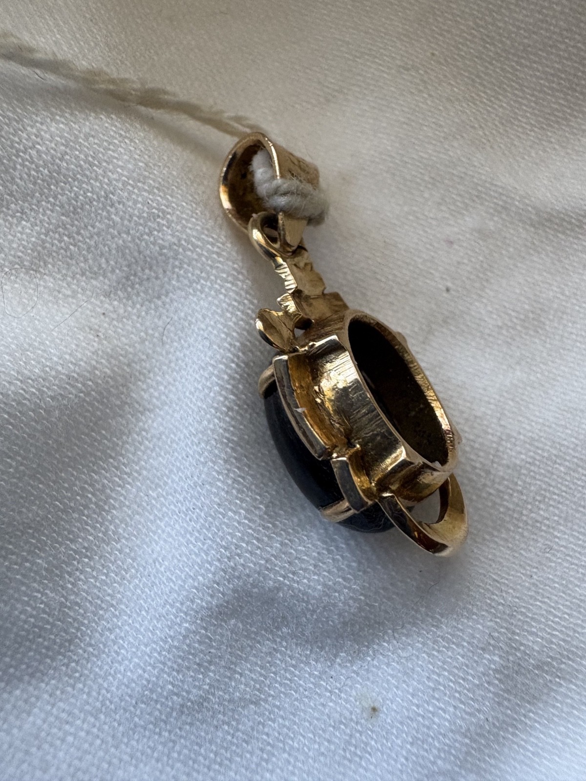 Vintage NOS Star of India Pendant in 18K Gold Setting