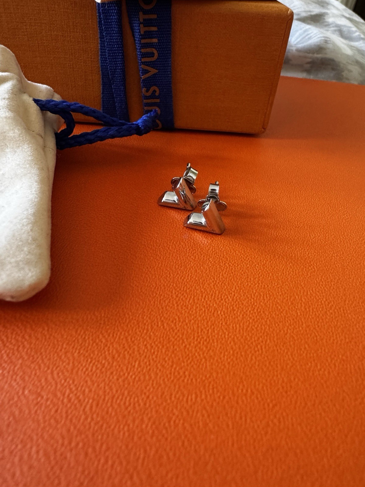 Louis Vuitton Essential V Stud Silver Earrings