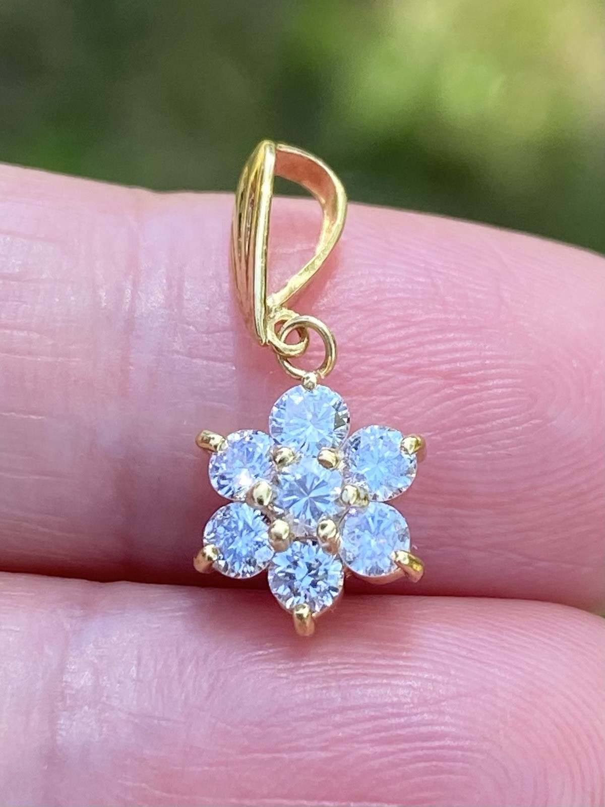 18K Yellow Gold 0.50CTW 100% Natural Diamond Flower Cluster Pendant