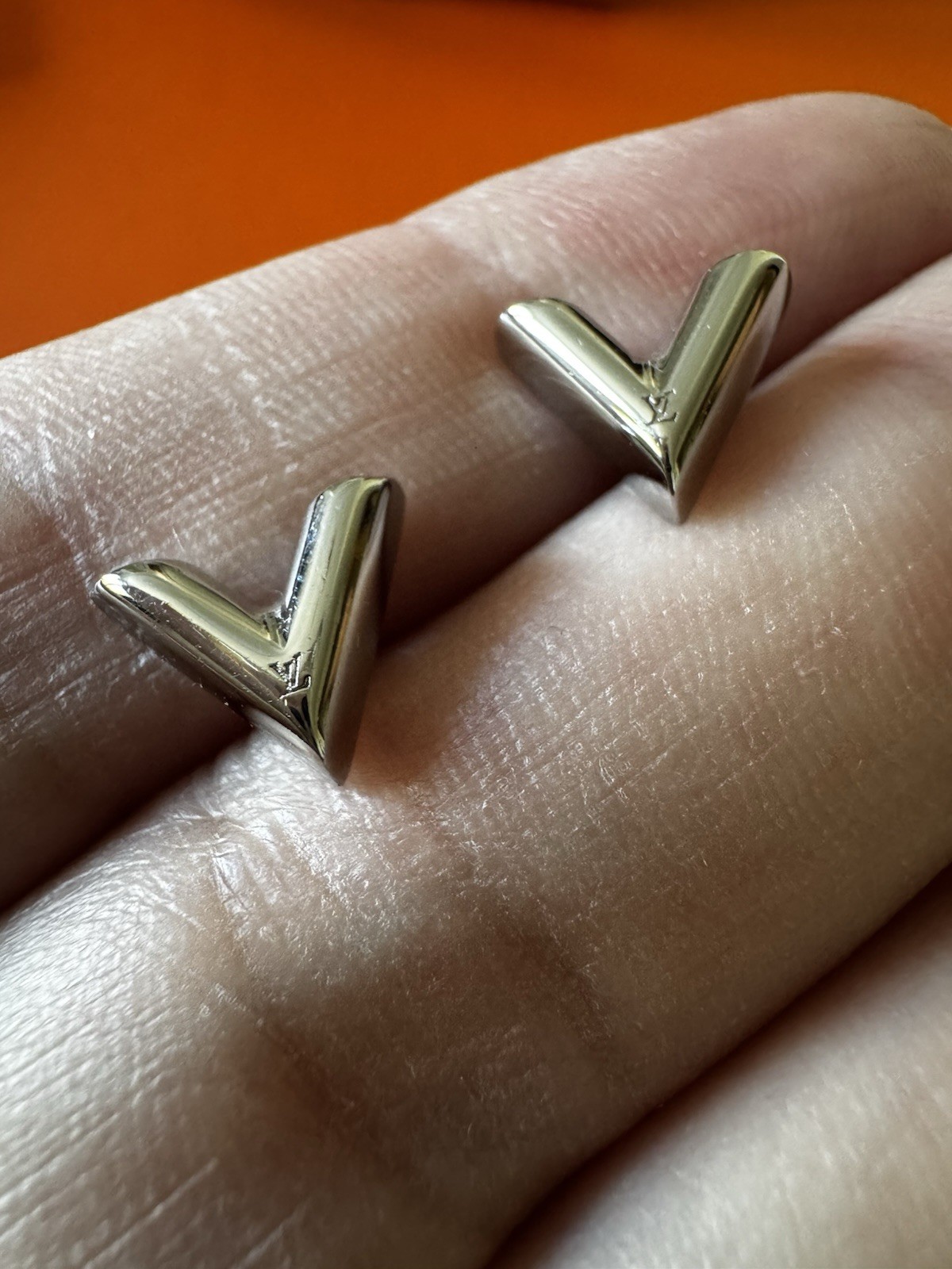 Louis Vuitton Essential V Stud Silver Earrings