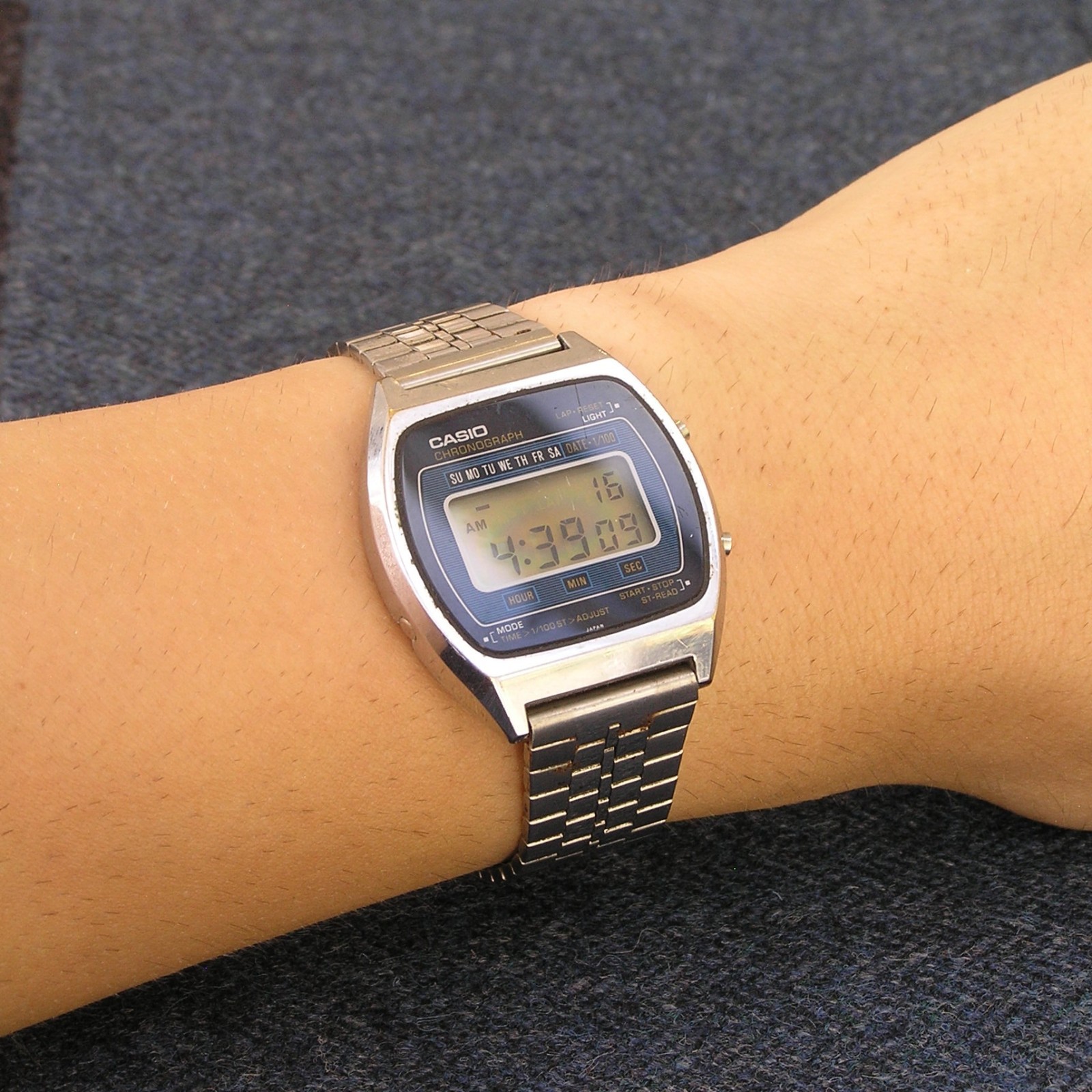 Vintage 80s CASIO 110QS-37 Chronograph Silver Digital Watch 1980 Japan Imported