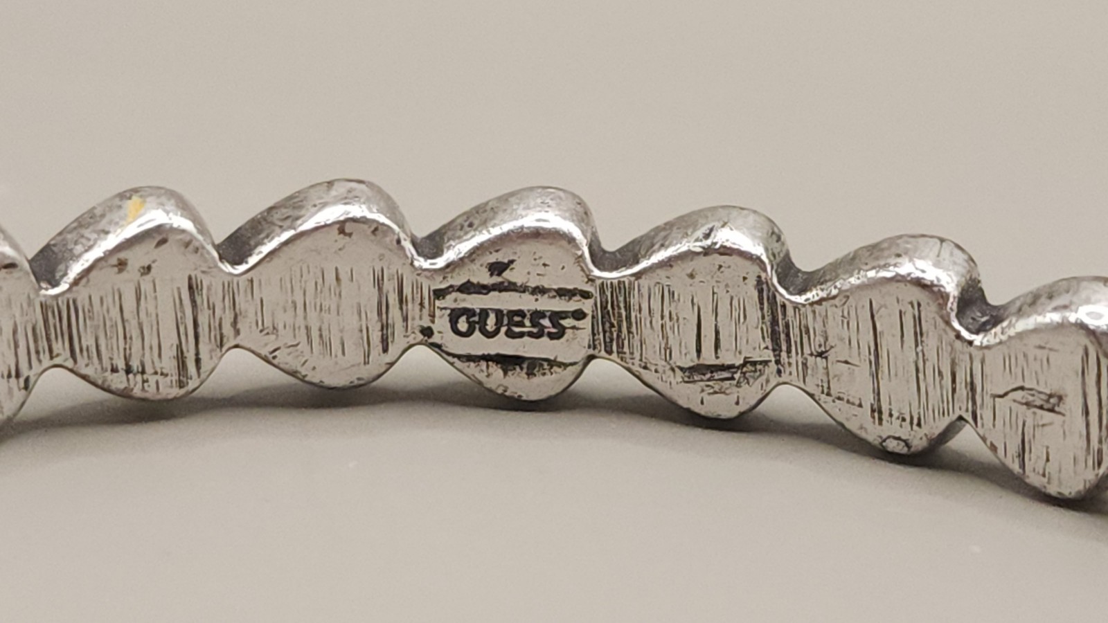 GUESS Vintage Heart Link Bracelet Silver Tone Heavy 1.3 oz Chunky Y2K 7.75 Inch