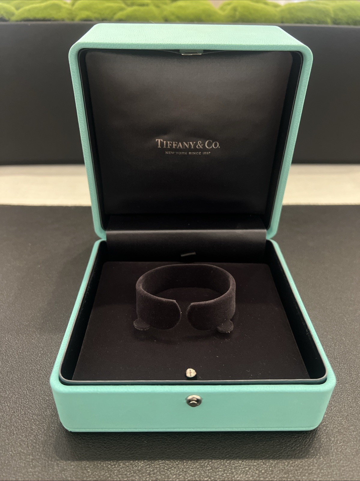 TIFFANY & CO. LARGE BLUE LEATHER WATCH OR BRACELET JEWELRY PRESENTATION CASE
