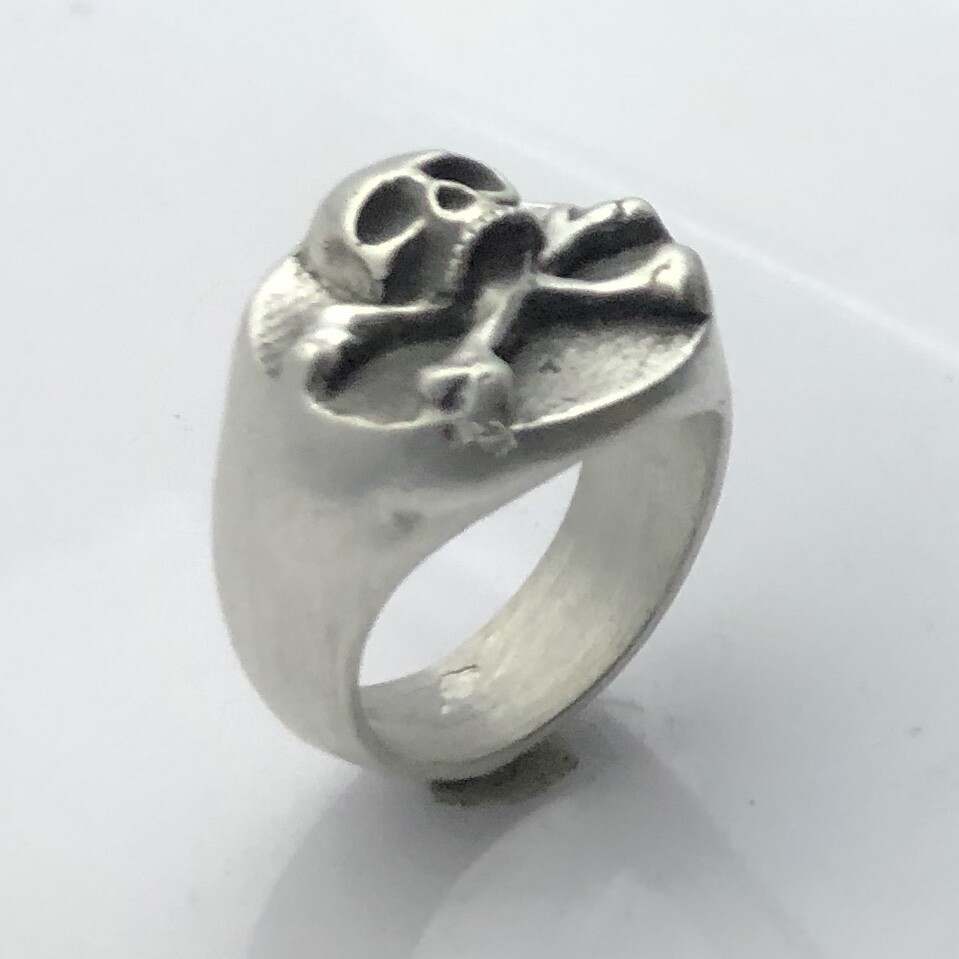 MJG STERLING SILVER SKULL AND BONES RING. MEMENTO MORI. BIKER. GUITAR. SZ 10 1/2