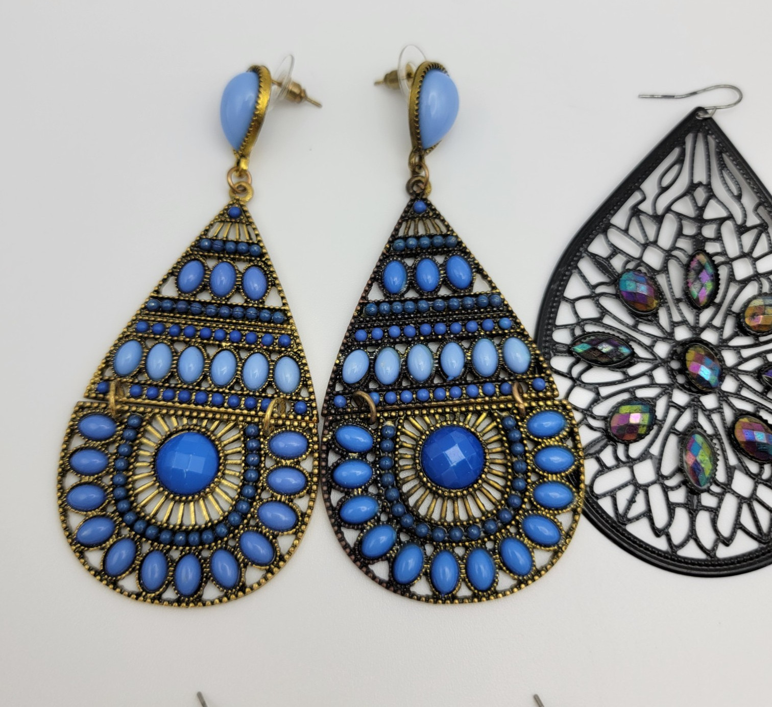 Fashion Earrings LOT 18-Pairs Style For Every Occasion Mixed Materials Mix Metal