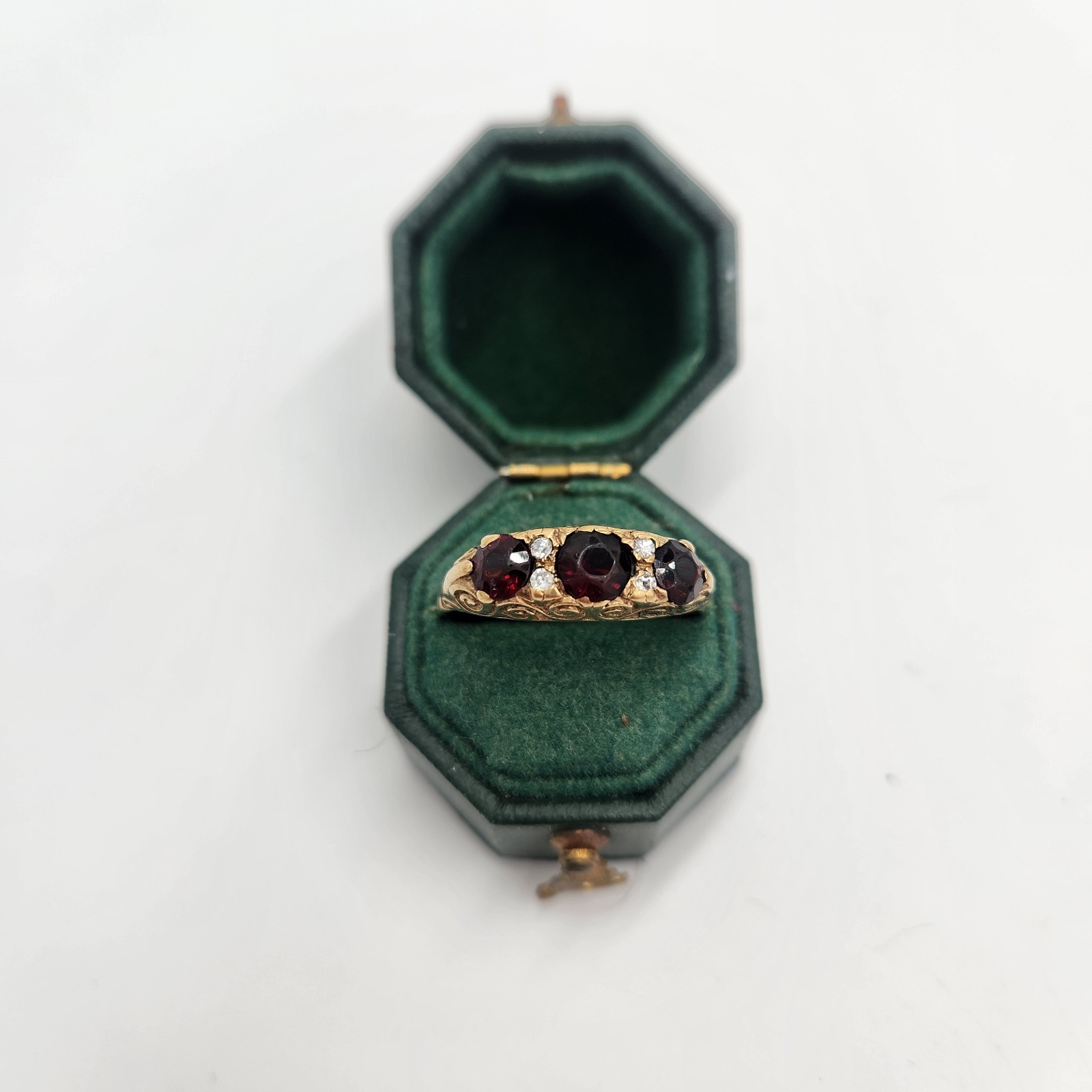 Vintage 9ct Yellow Gold 3 Stone Garnet Gypsy Ring, Size O 1/2 3 Grams