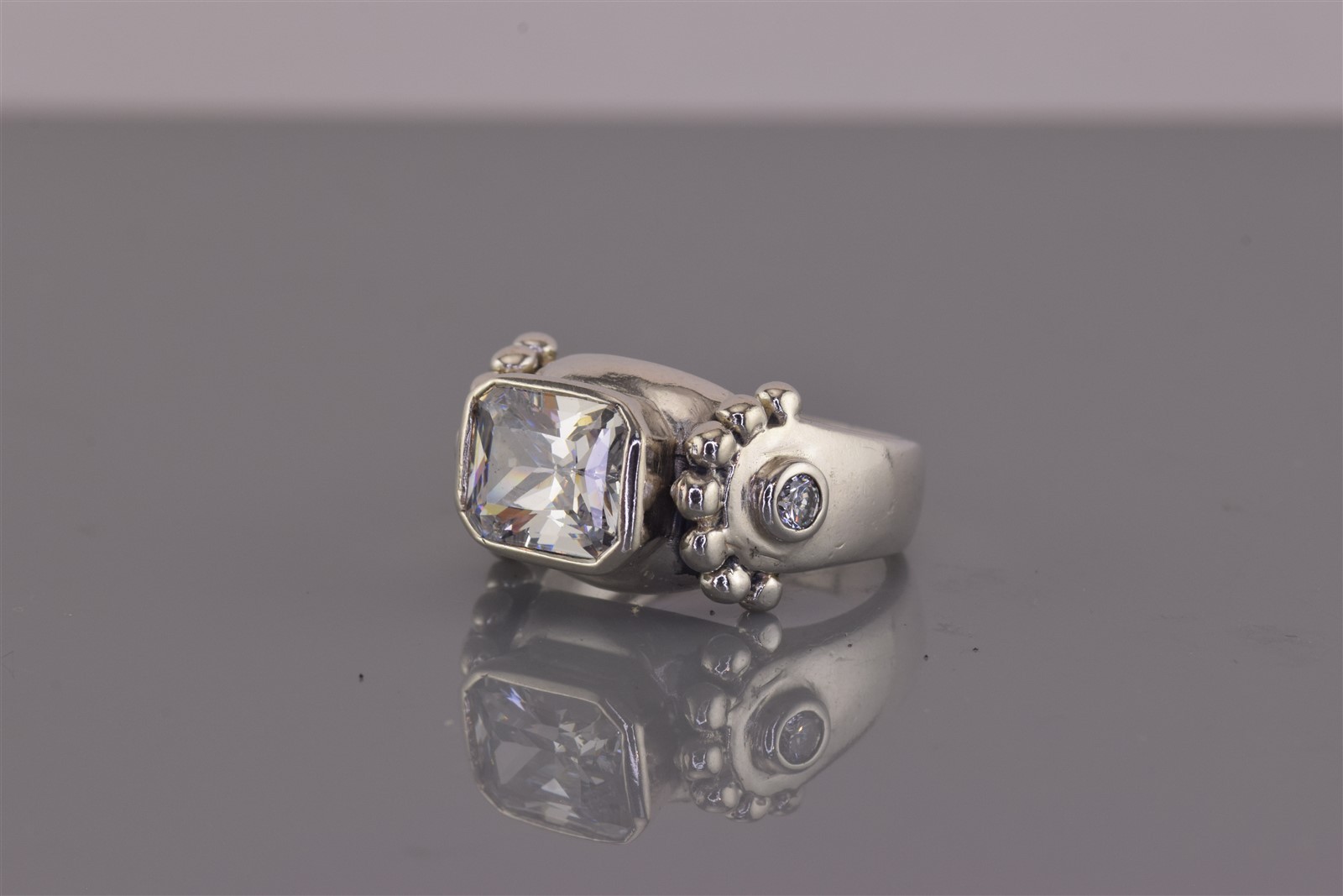 Sterling Silver Radiant Cubic Zirconia Dotted Bead Collar Band Ring 925 Sz: 7