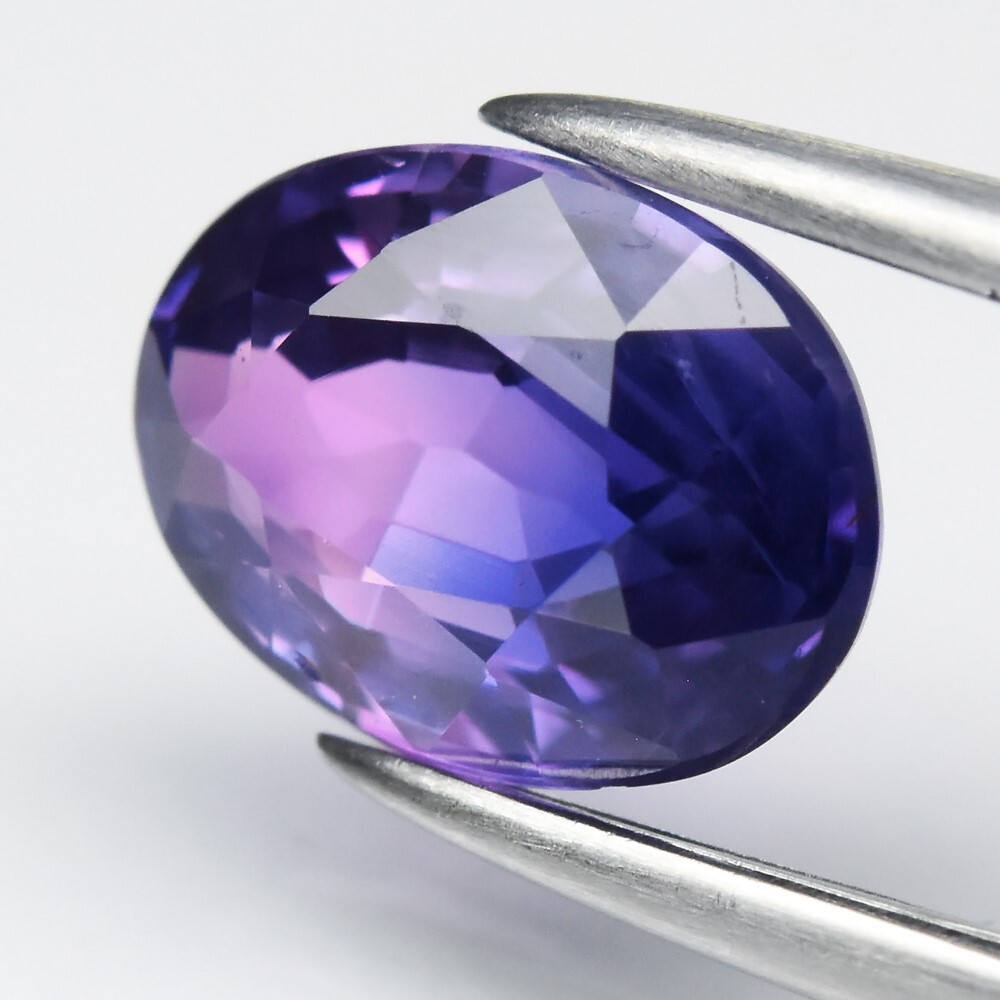 💎 1.30ct VS Oval Natural Tri Color Sapphire – Unheated, Mozambique Gem