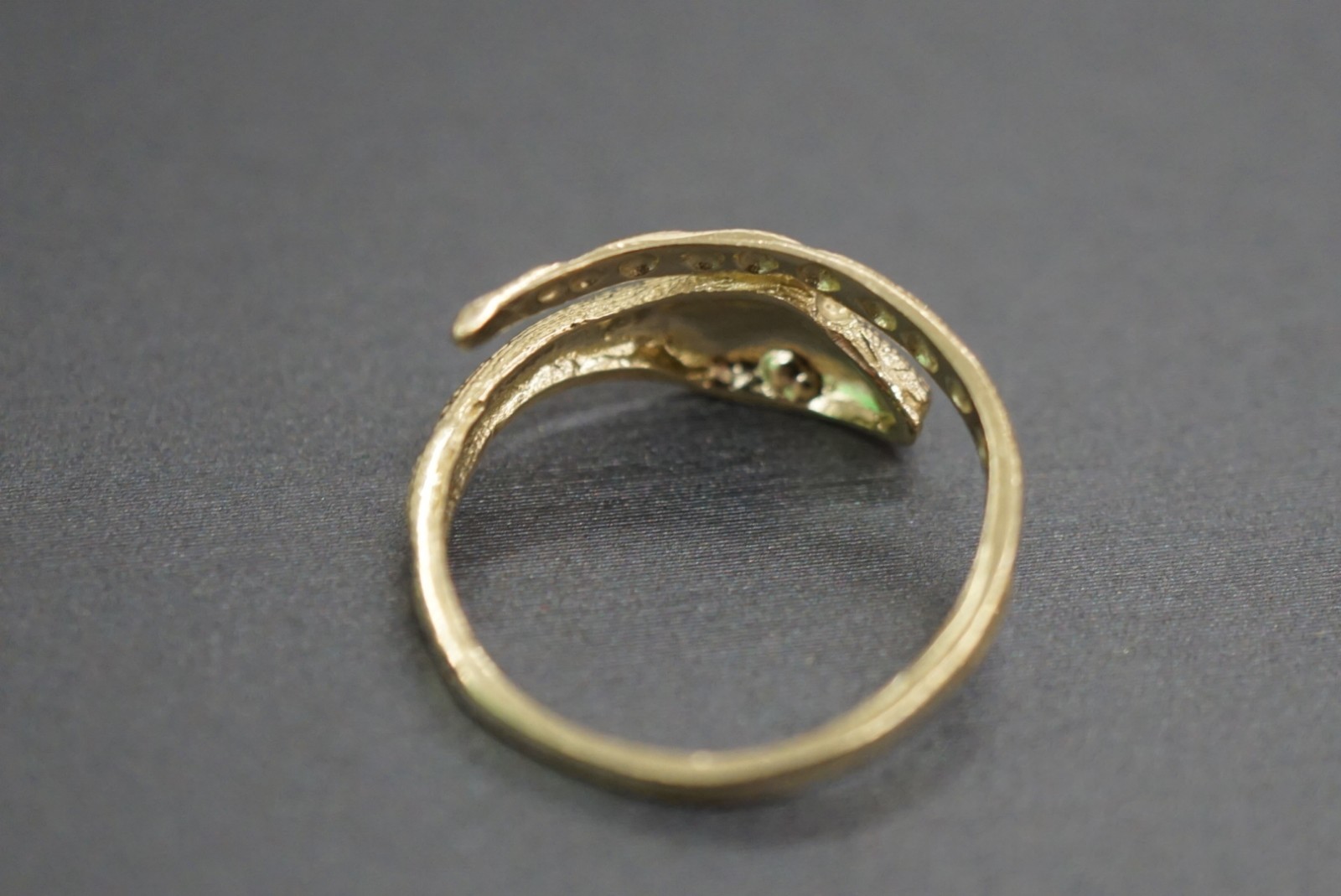 Real 14K Solid Yellow Gold Diamond Cut Snake Band Ring. Size 7