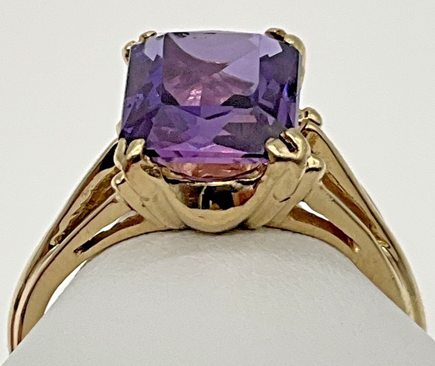 14k Yellow Gold 1.83ct Emerald Cut Amethyst Ladies Ring