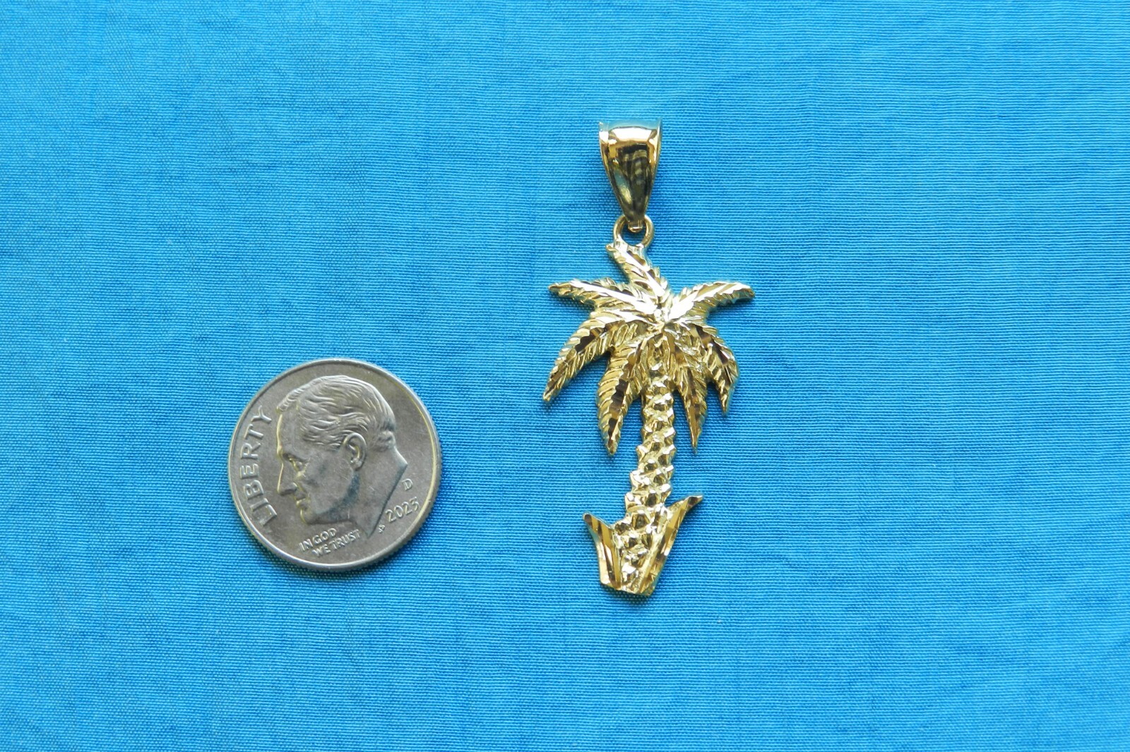14k Yellow Gold Palm Tree Pendant *2.4 Grams*